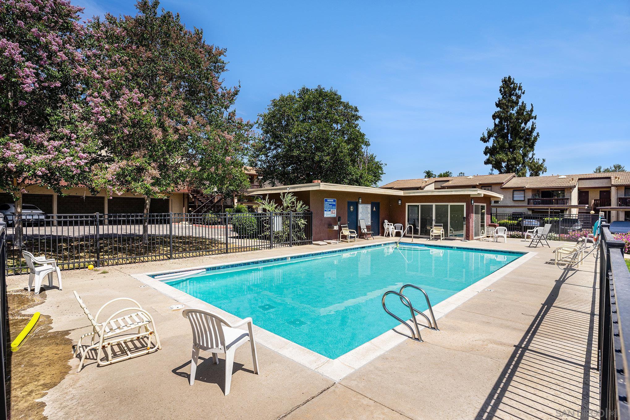 Detail Gallery Image 16 of 18 For 440  Citracado Pkwy  #14,  Escondido,  CA 92025 - 2 Beds | 2 Baths