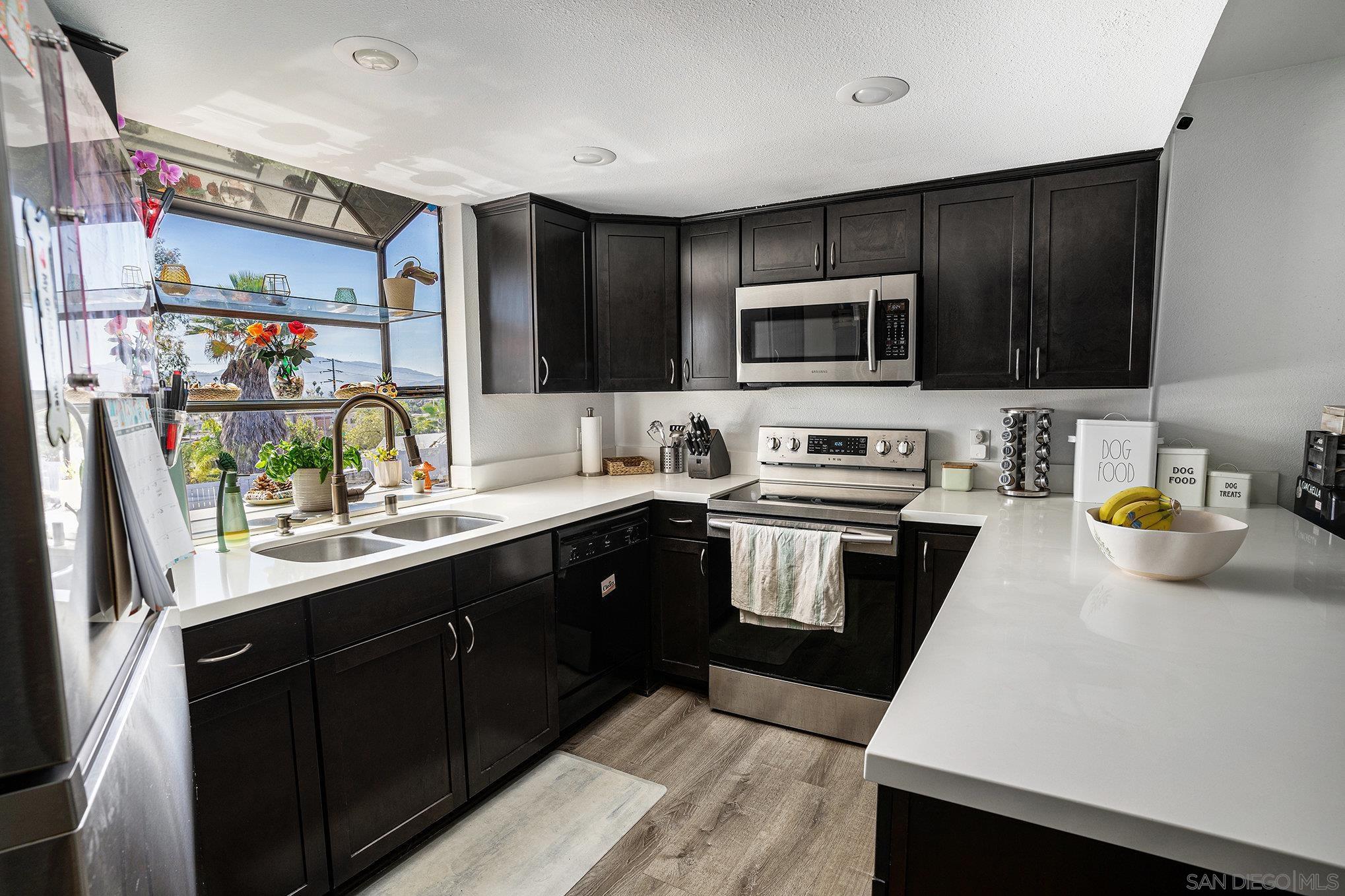 Detail Gallery Image 5 of 18 For 440  Citracado Pkwy  #14,  Escondido,  CA 92025 - 2 Beds | 2 Baths