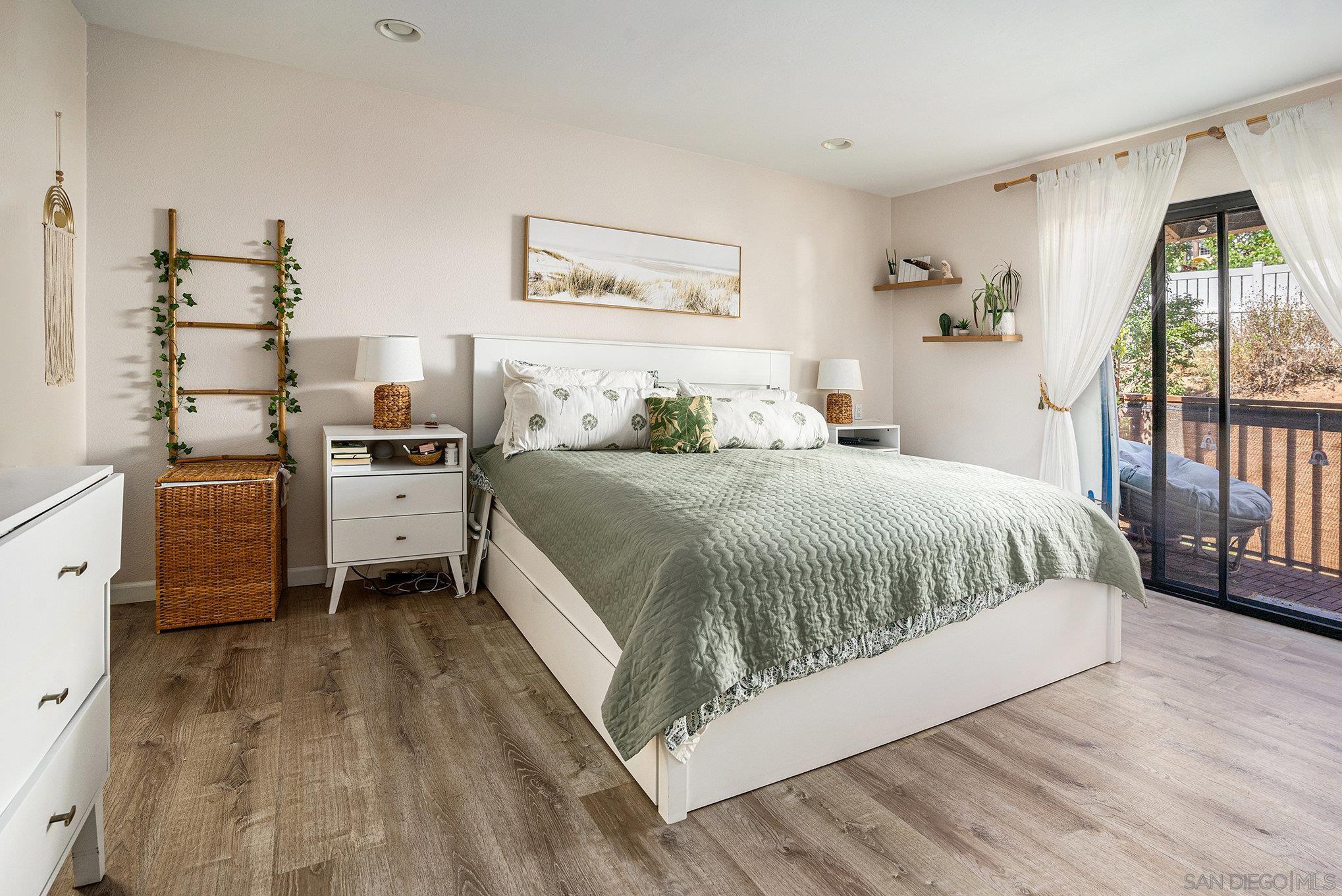 Detail Gallery Image 10 of 18 For 440  Citracado Pkwy  #14,  Escondido,  CA 92025 - 2 Beds | 2 Baths