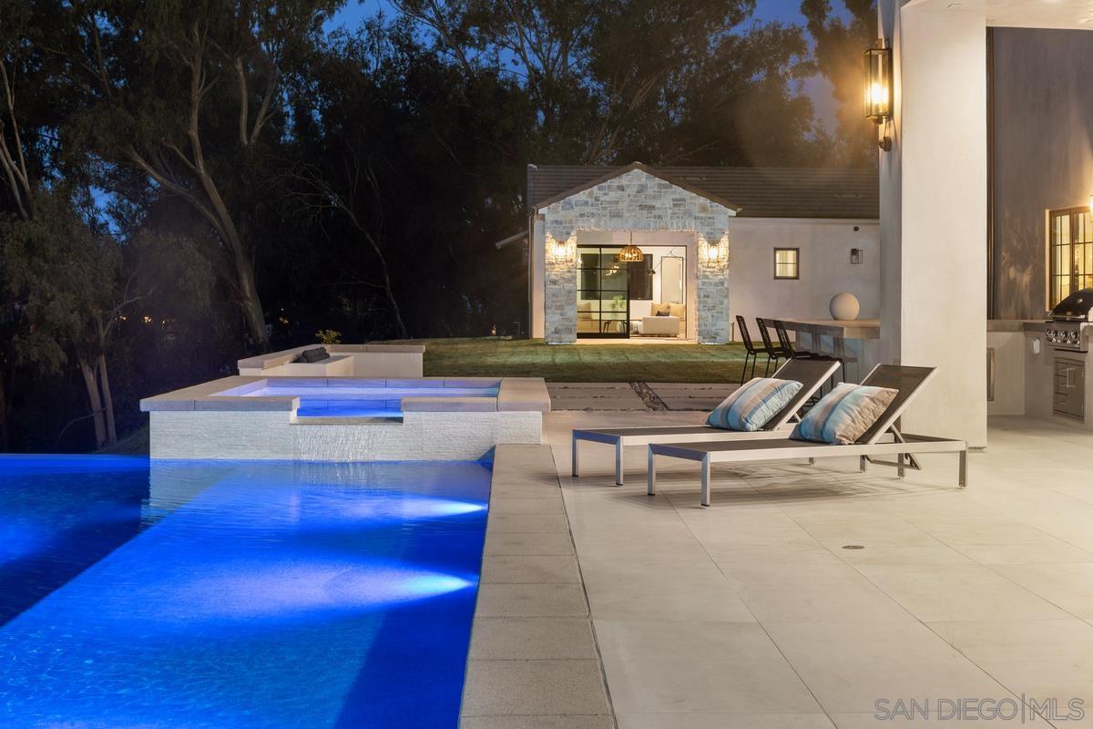 Detail Gallery Image 15 of 56 For 6691-93  Camino Saucito, Rancho Santa Fe,  CA 92067 - 6 Beds | 5/2 Baths