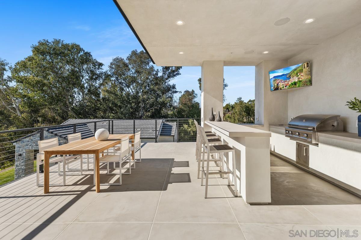 Detail Gallery Image 7 of 56 For 6691-93  Camino Saucito, Rancho Santa Fe,  CA 92067 - 6 Beds | 5/2 Baths