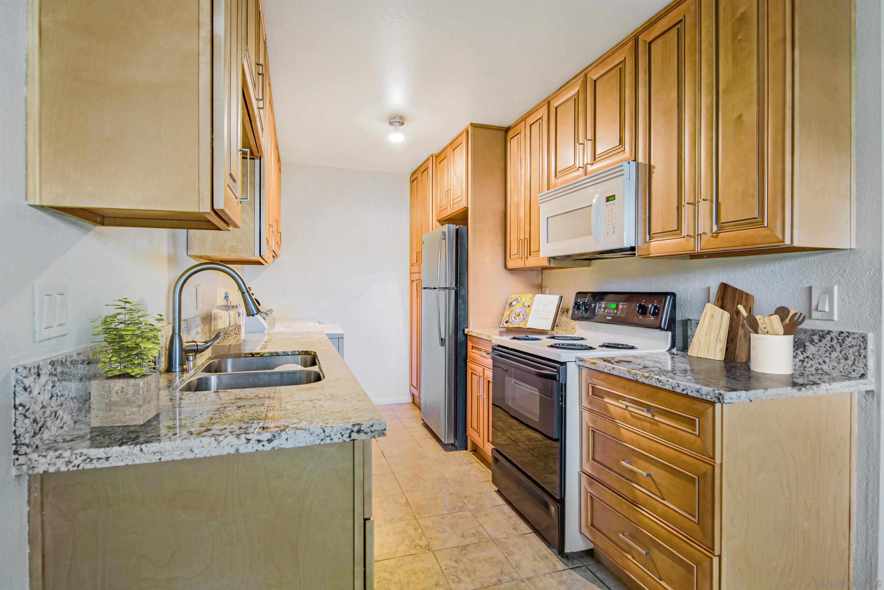 Front Image Thumbnail for SD250033760