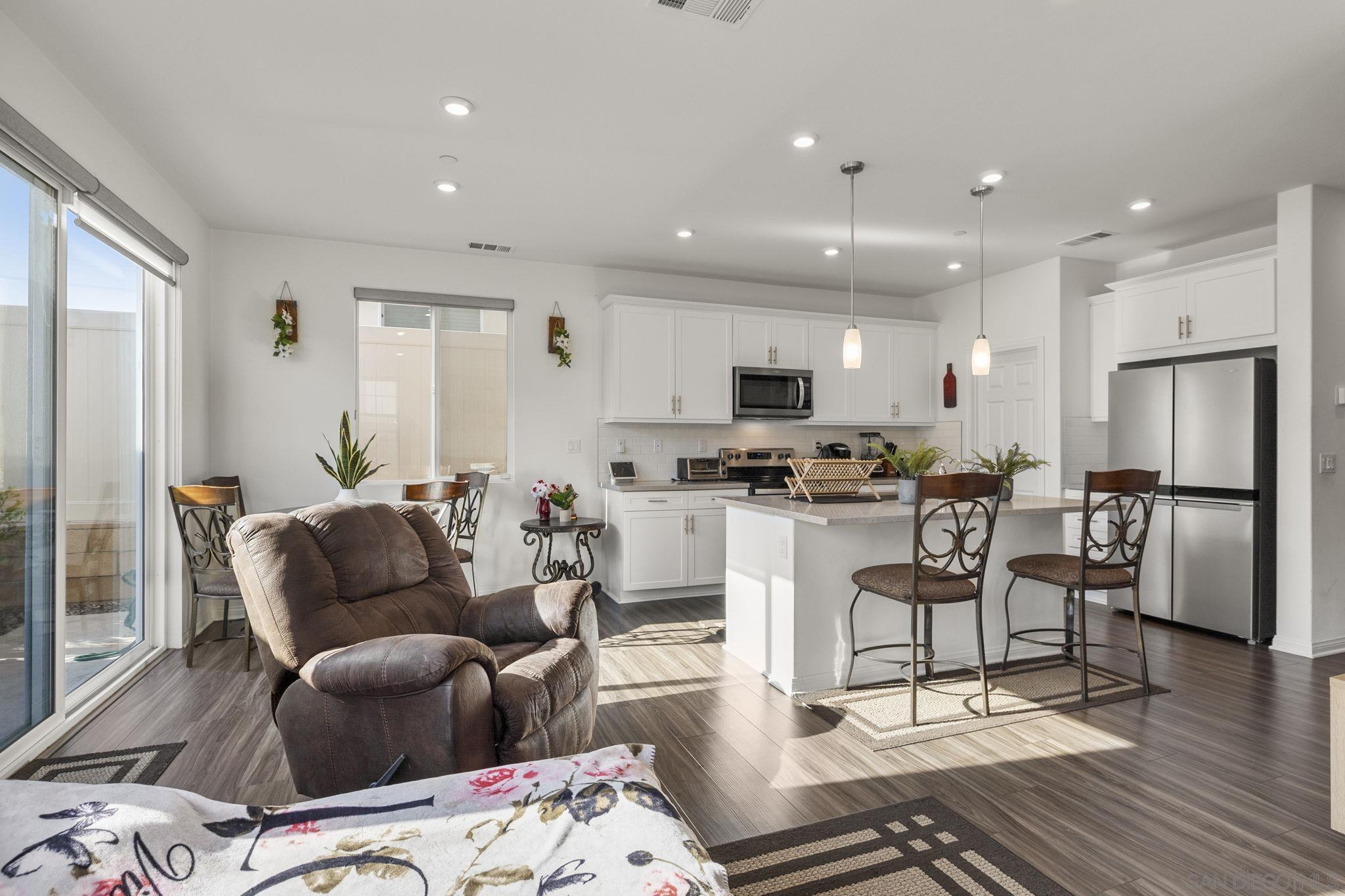 Detail Gallery Image 11 of 59 For 532  Enzo St  #75,  Lake Elsinore,  CA 92530 - 4 Beds | 3 Baths