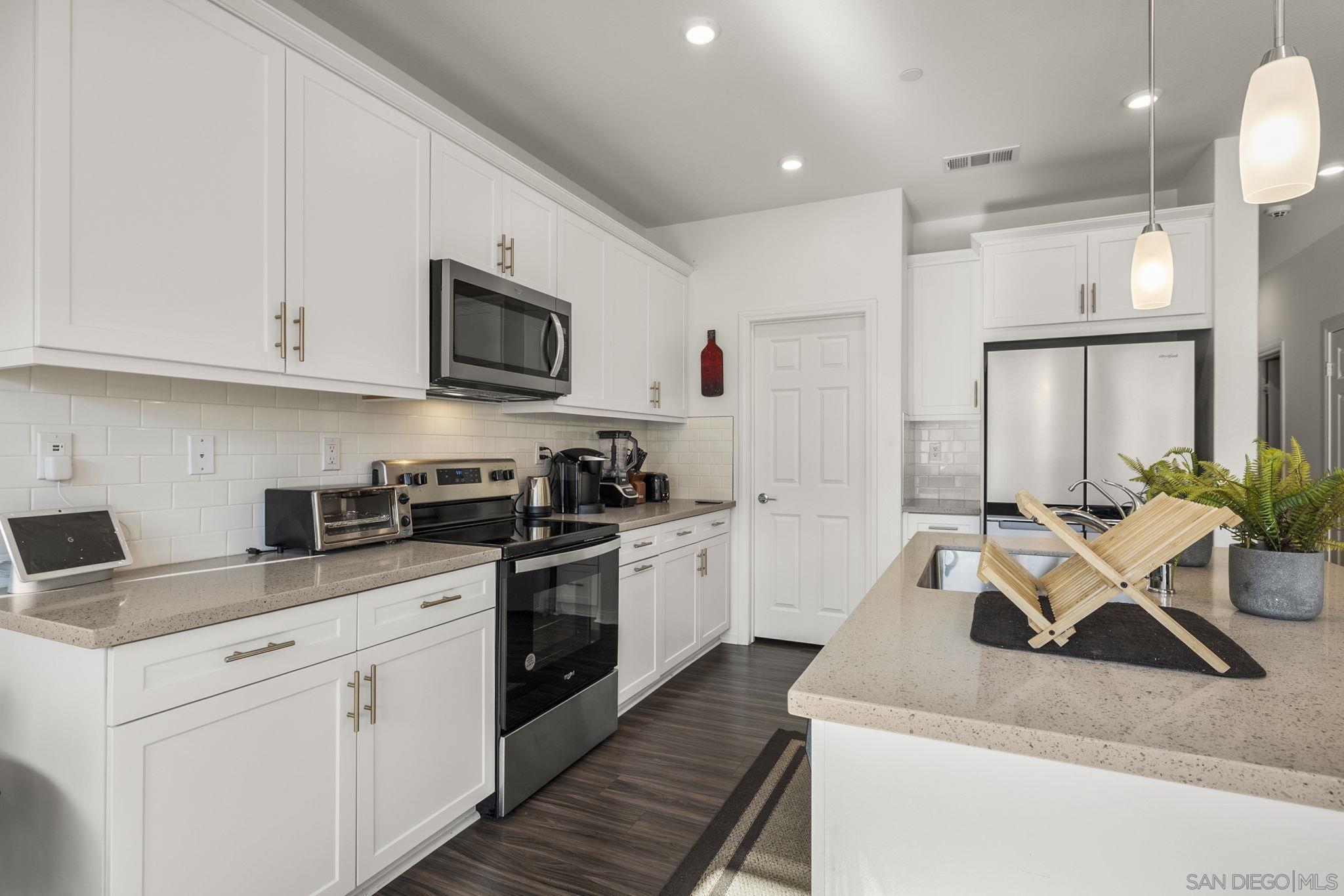 Detail Gallery Image 13 of 59 For 532  Enzo St  #75,  Lake Elsinore,  CA 92530 - 4 Beds | 3 Baths