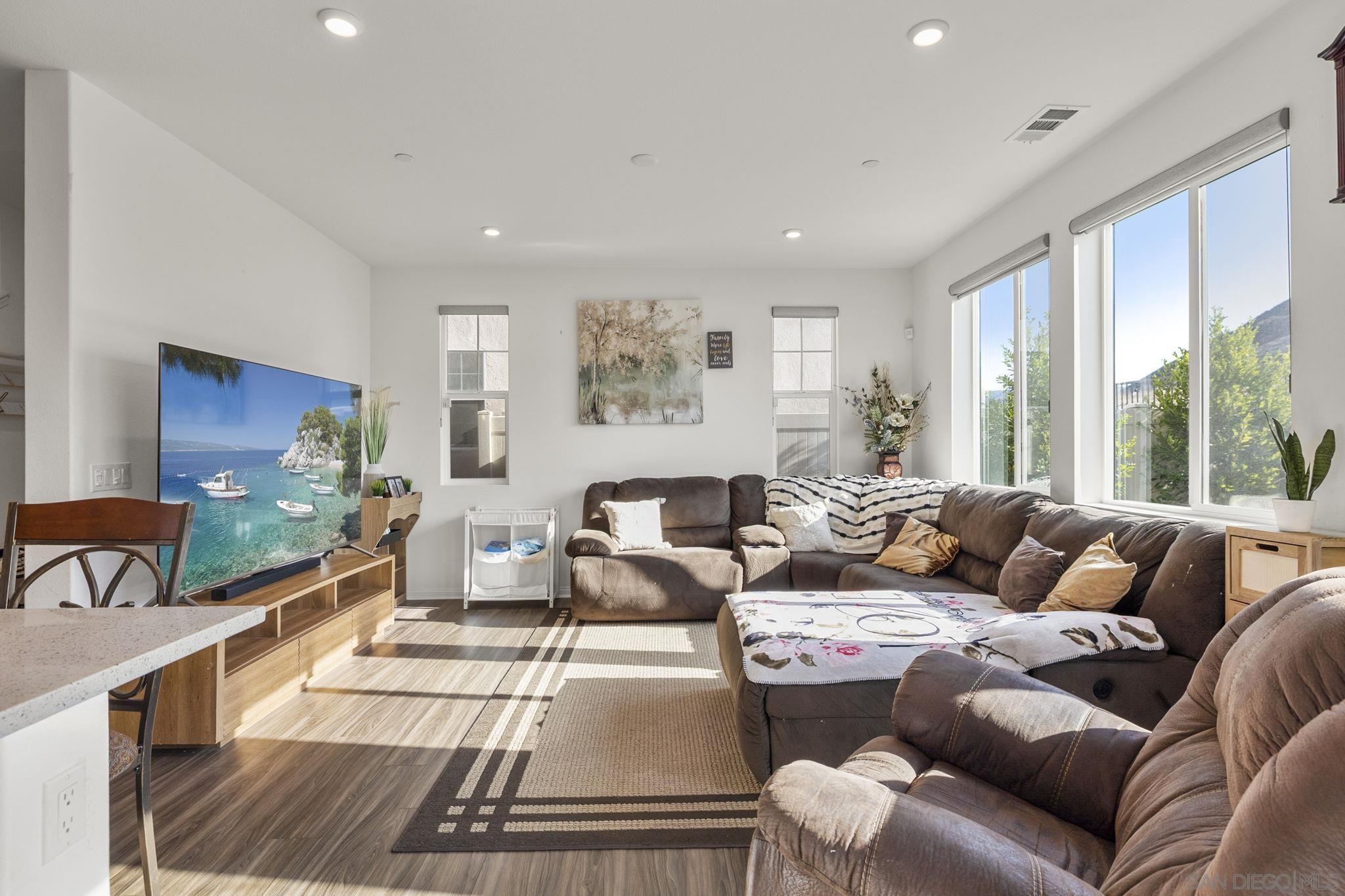 Detail Gallery Image 14 of 59 For 532  Enzo St  #75,  Lake Elsinore,  CA 92530 - 4 Beds | 3 Baths