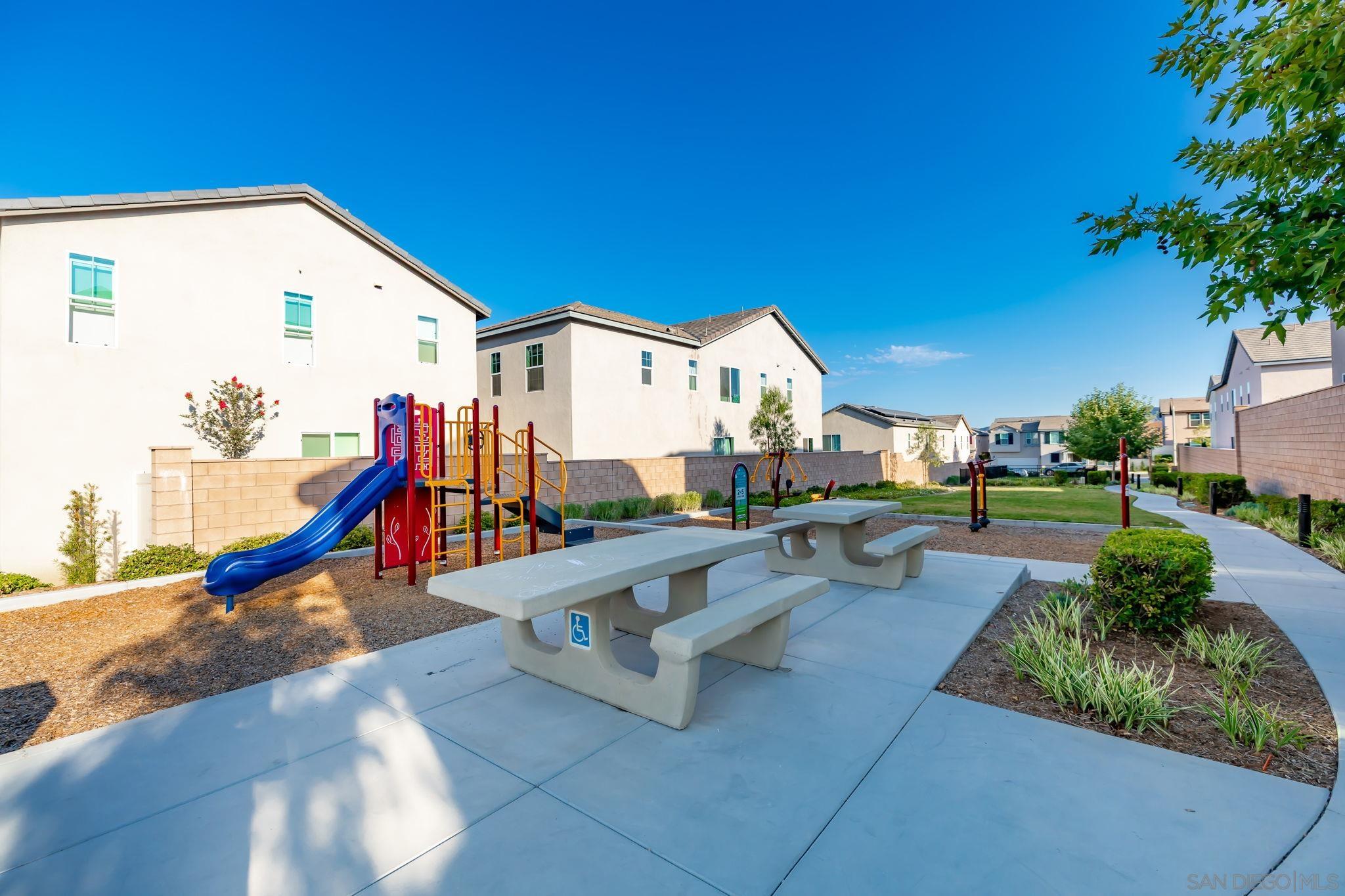 Detail Gallery Image 37 of 59 For 532  Enzo St  #75,  Lake Elsinore,  CA 92530 - 4 Beds | 3 Baths