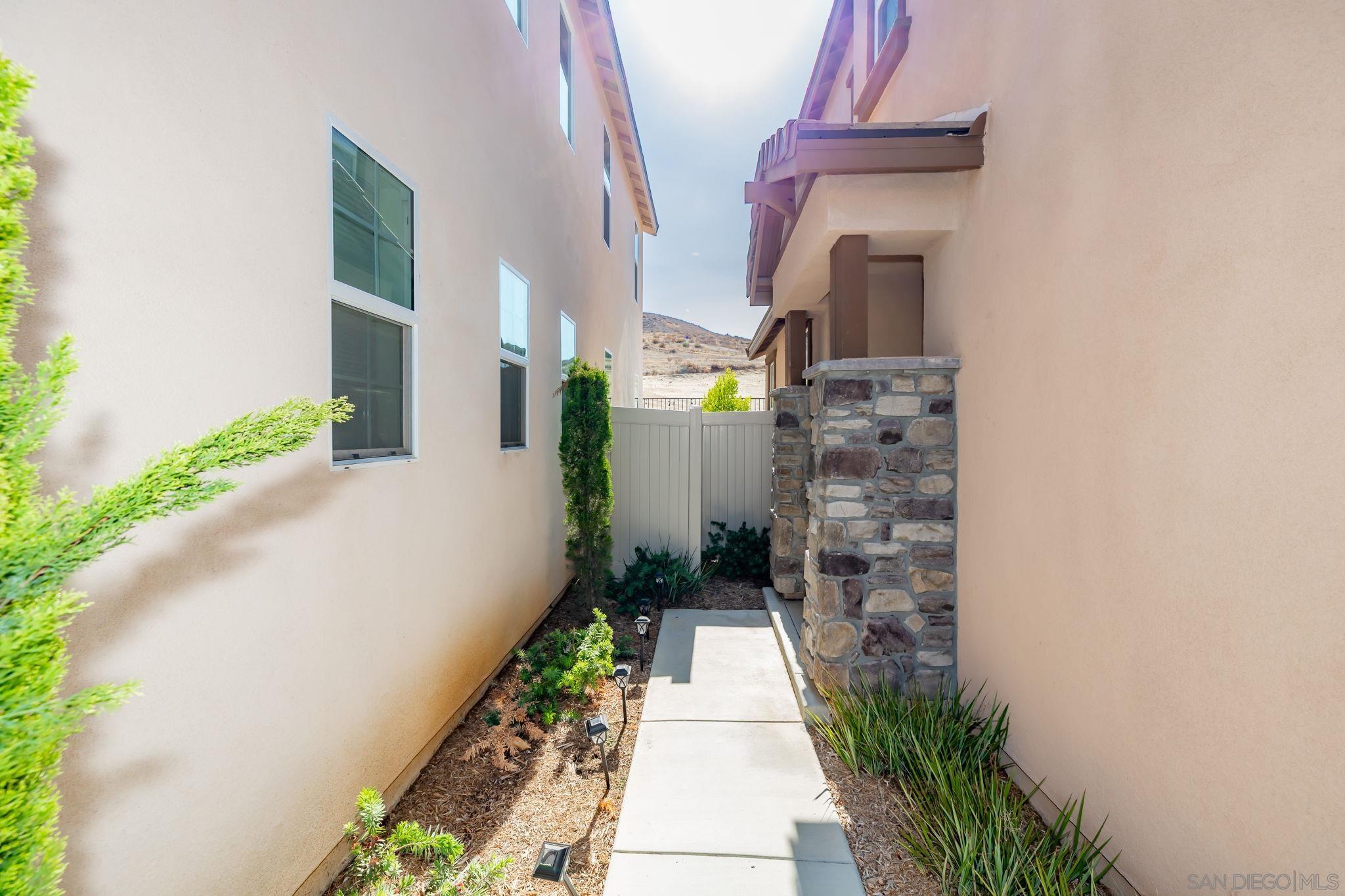 Detail Gallery Image 5 of 59 For 532  Enzo St  #75,  Lake Elsinore,  CA 92530 - 4 Beds | 3 Baths