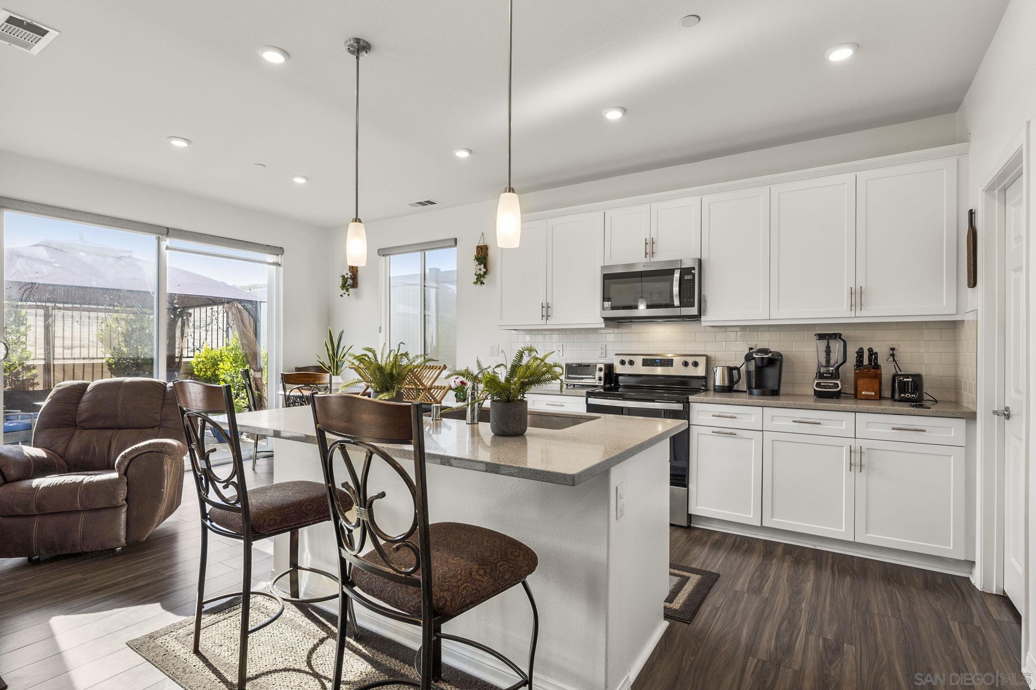 Detail Gallery Image 8 of 59 For 532  Enzo St  #75,  Lake Elsinore,  CA 92530 - 4 Beds | 3 Baths