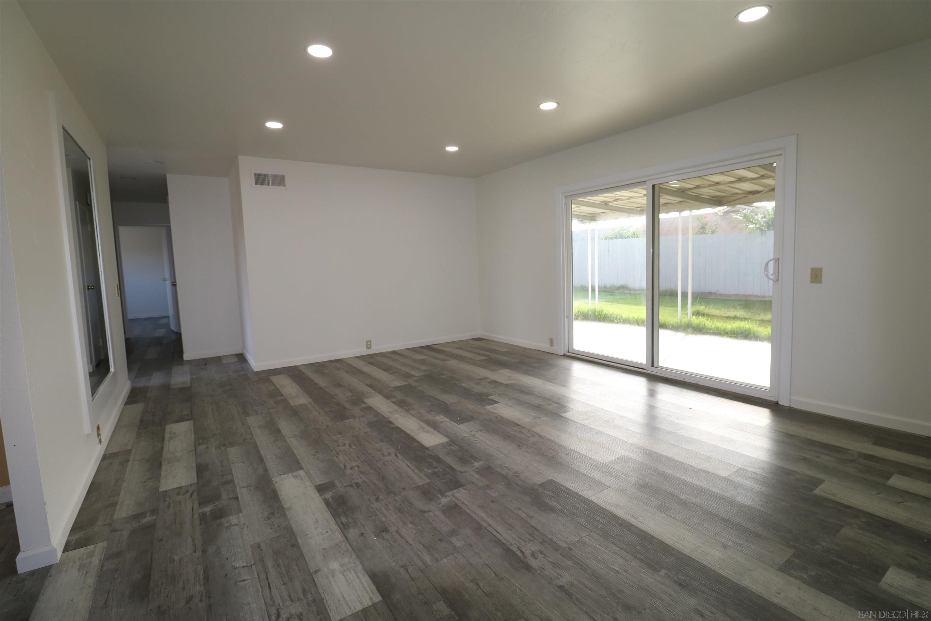 Front Image Thumbnail for SD250033942