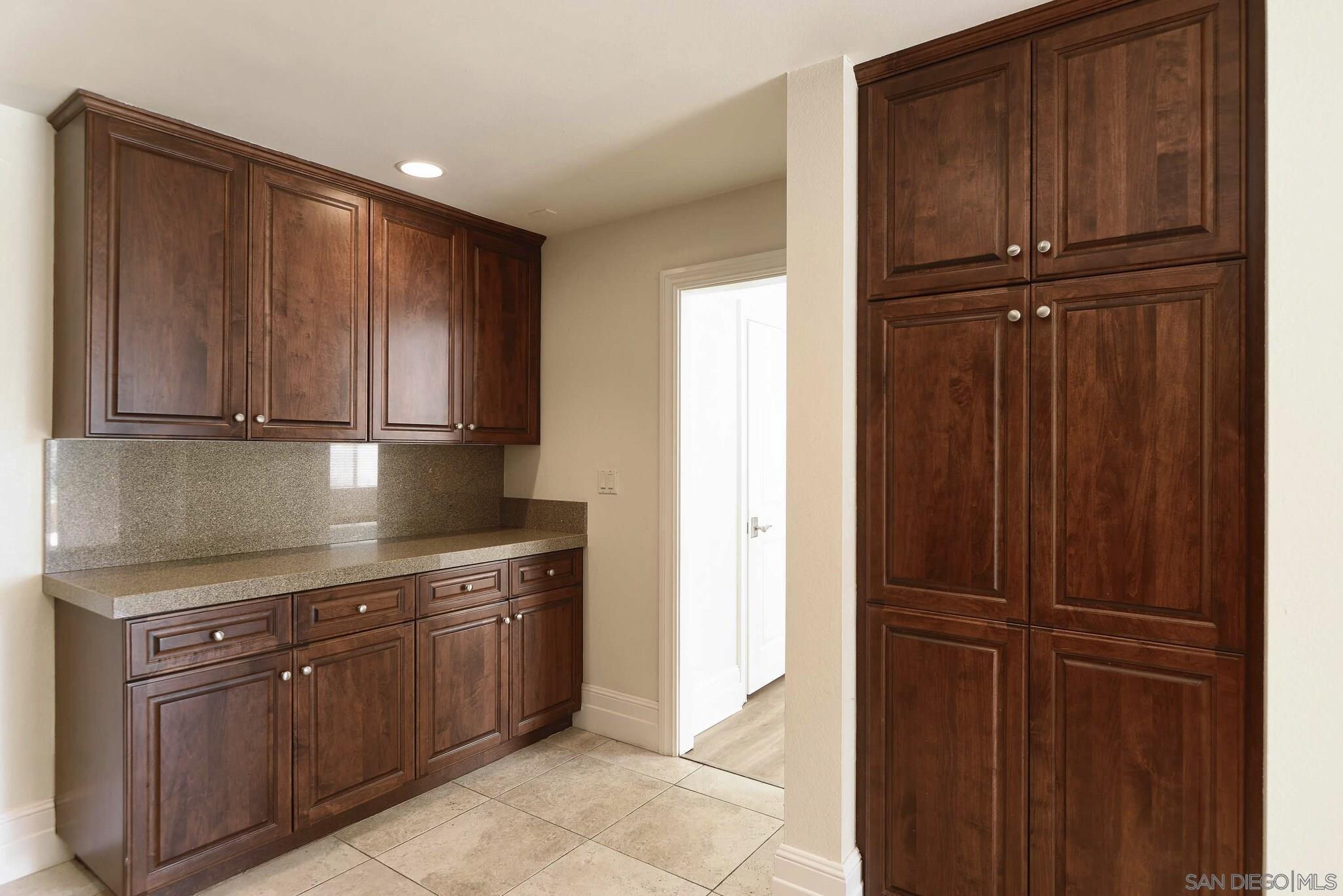 Detail Gallery Image 12 of 36 For 2585  Caminito Muirfield, La Jolla,  CA 92037 - 3 Beds | 2/1 Baths