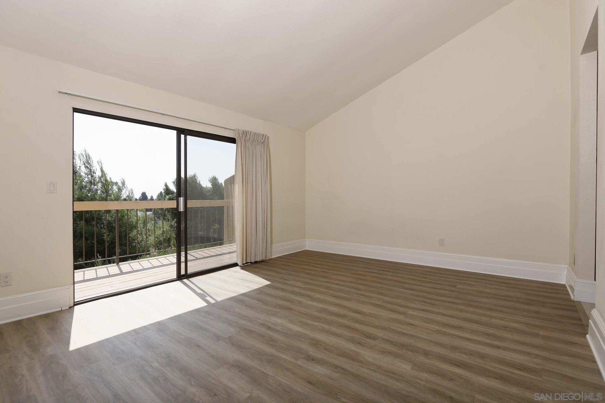 Detail Gallery Image 14 of 36 For 2585  Caminito Muirfield, La Jolla,  CA 92037 - 3 Beds | 2/1 Baths