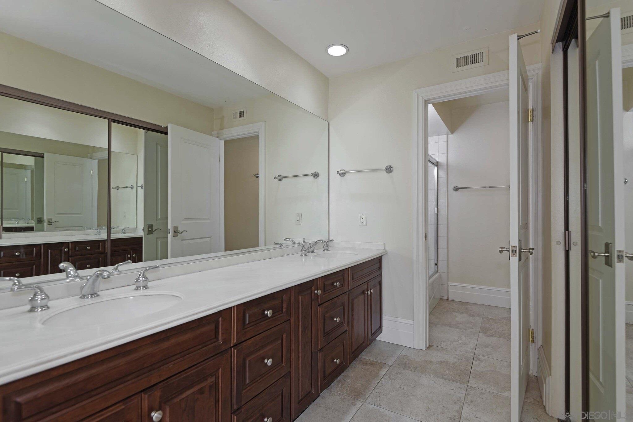 Detail Gallery Image 19 of 36 For 2585  Caminito Muirfield, La Jolla,  CA 92037 - 3 Beds | 2/1 Baths
