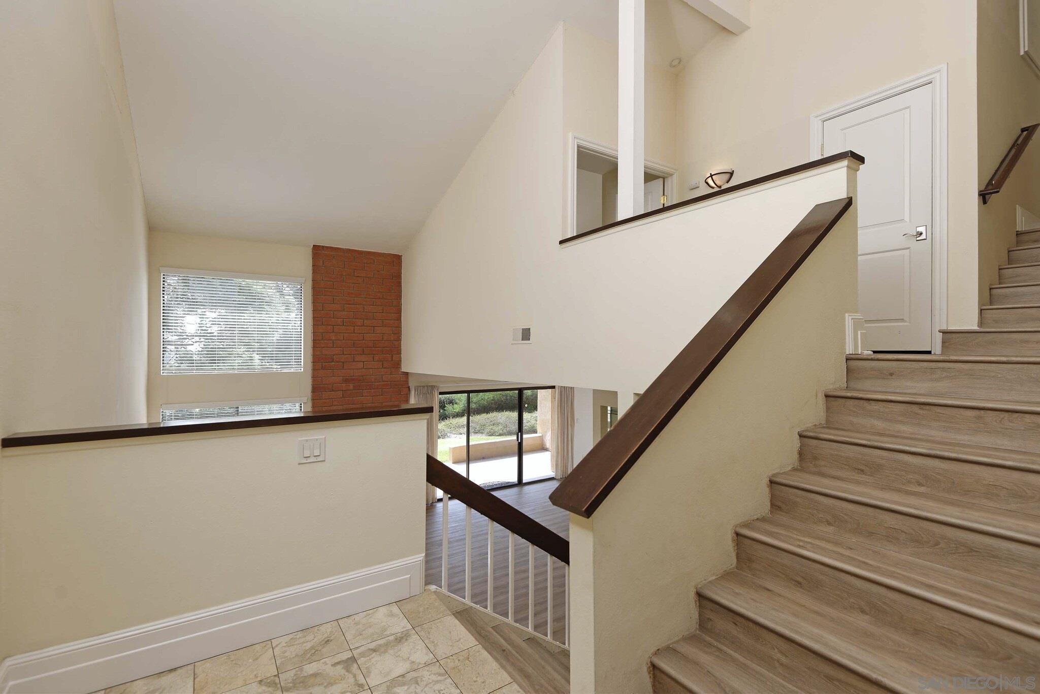 Detail Gallery Image 3 of 36 For 2585  Caminito Muirfield, La Jolla,  CA 92037 - 3 Beds | 2/1 Baths