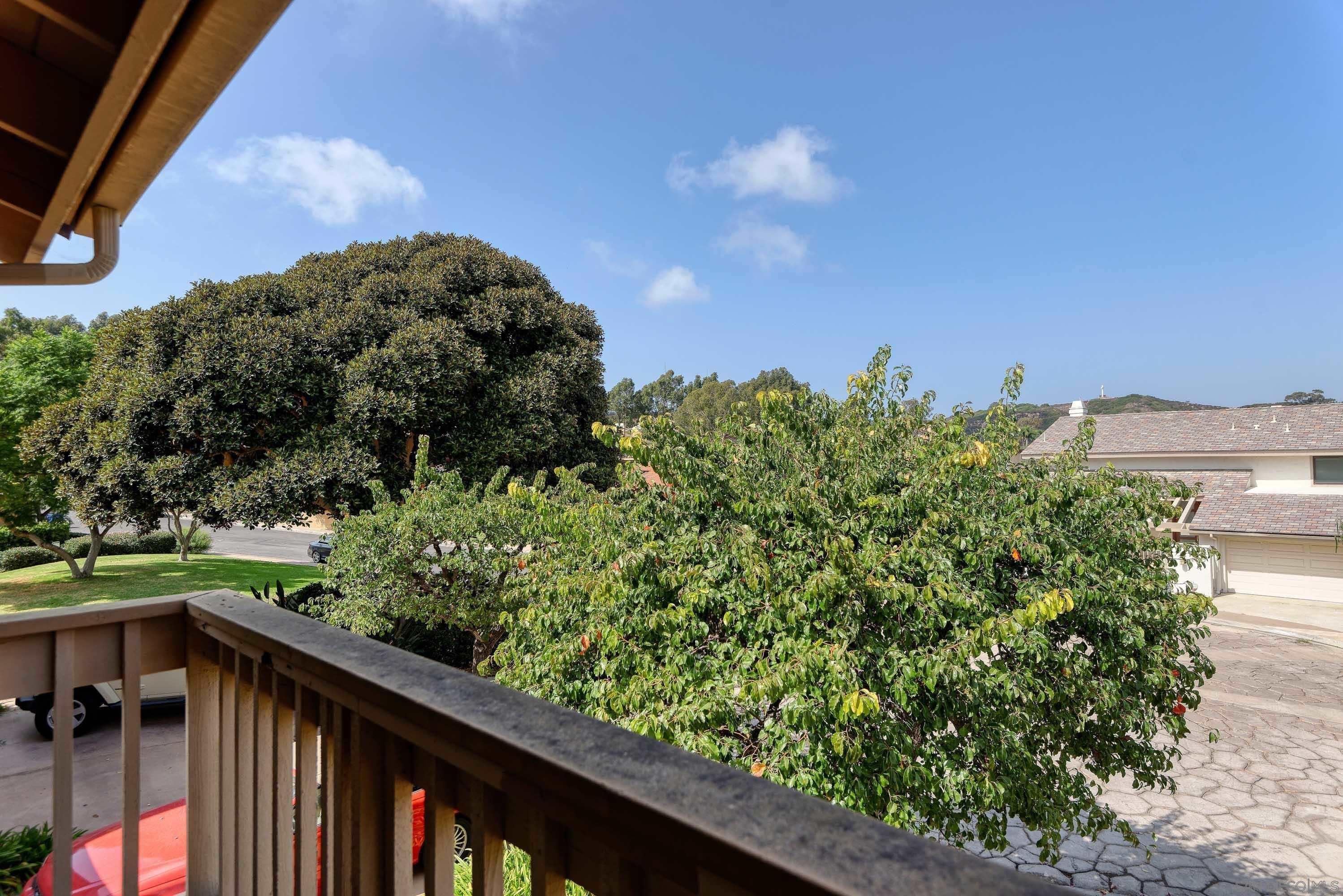 Detail Gallery Image 25 of 36 For 2585  Caminito Muirfield, La Jolla,  CA 92037 - 3 Beds | 2/1 Baths