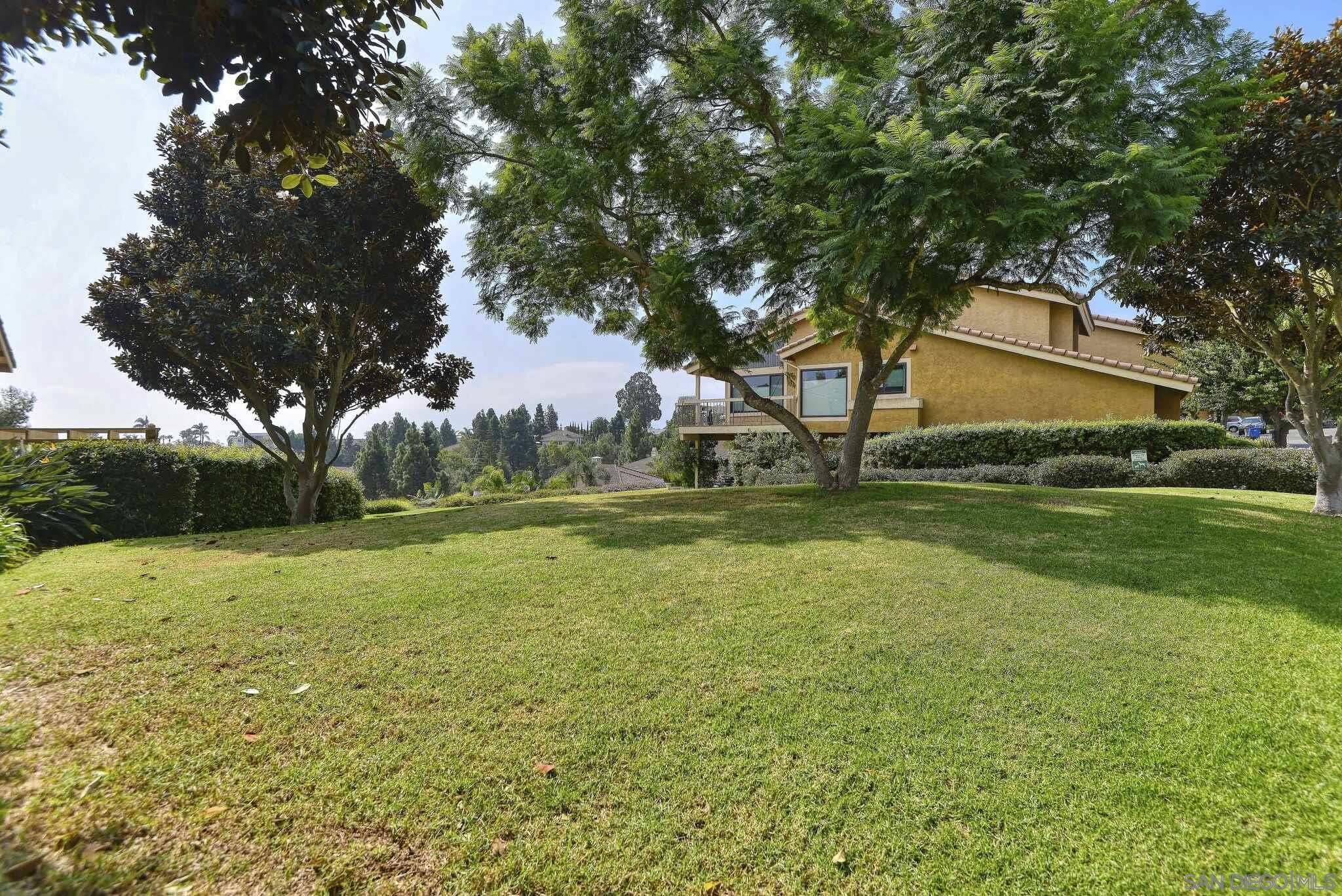 Detail Gallery Image 27 of 36 For 2585  Caminito Muirfield, La Jolla,  CA 92037 - 3 Beds | 2/1 Baths