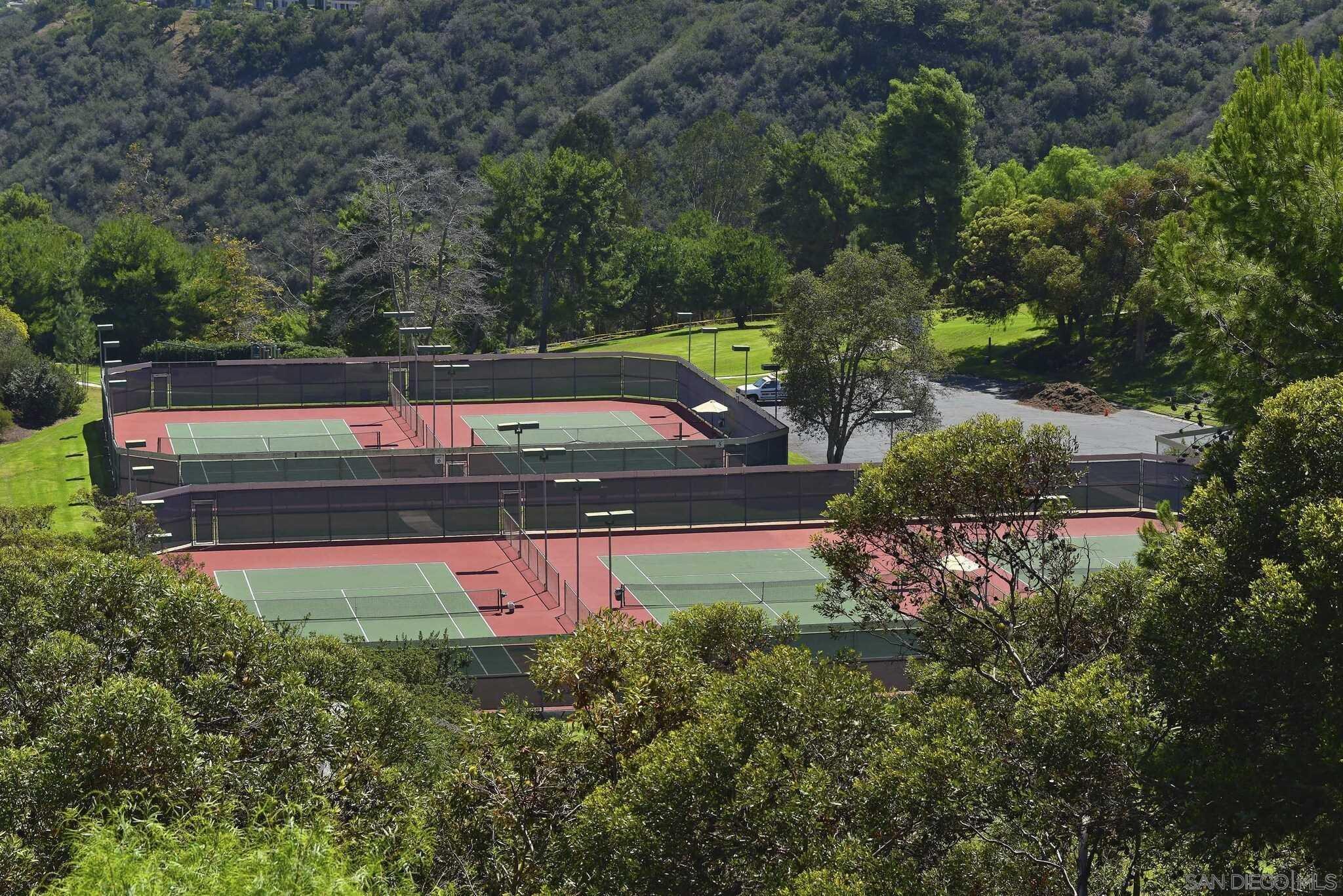 Detail Gallery Image 30 of 36 For 2585  Caminito Muirfield, La Jolla,  CA 92037 - 3 Beds | 2/1 Baths