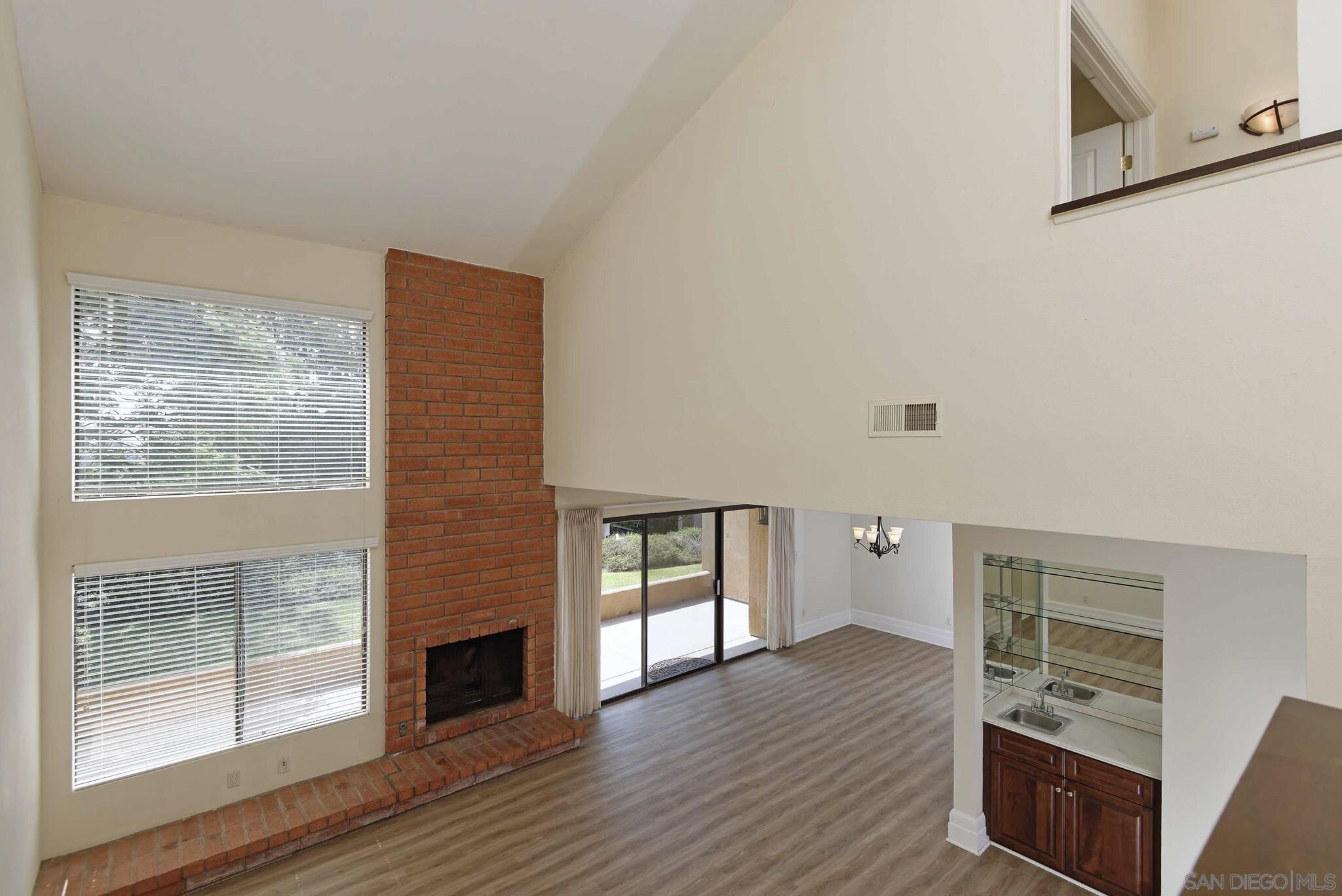 Detail Gallery Image 4 of 36 For 2585  Caminito Muirfield, La Jolla,  CA 92037 - 3 Beds | 2/1 Baths