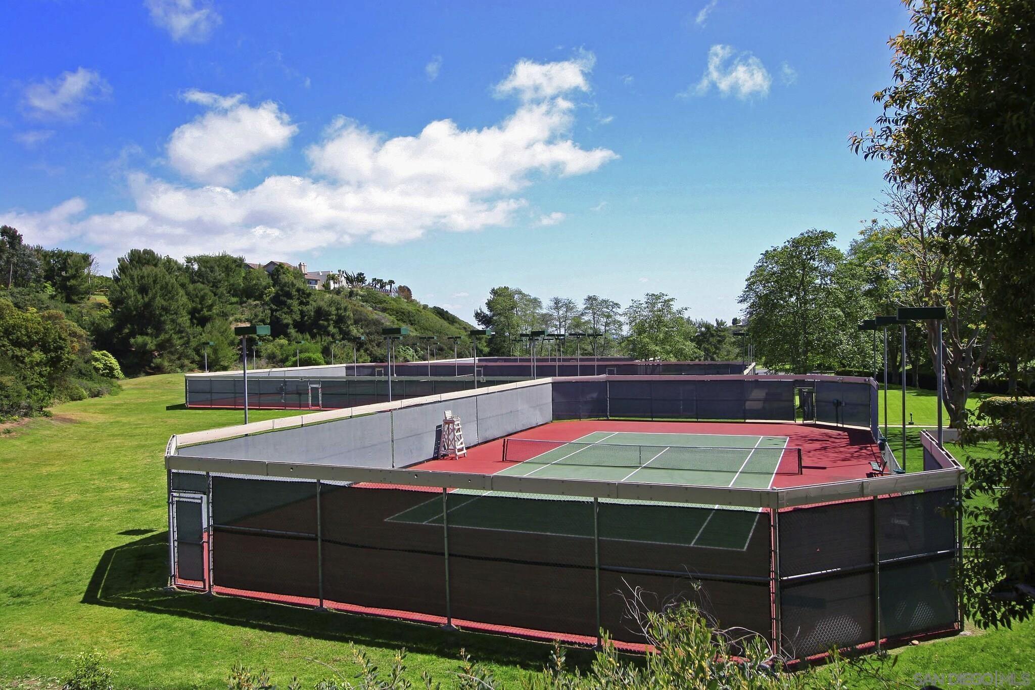 Detail Gallery Image 31 of 36 For 2585  Caminito Muirfield, La Jolla,  CA 92037 - 3 Beds | 2/1 Baths