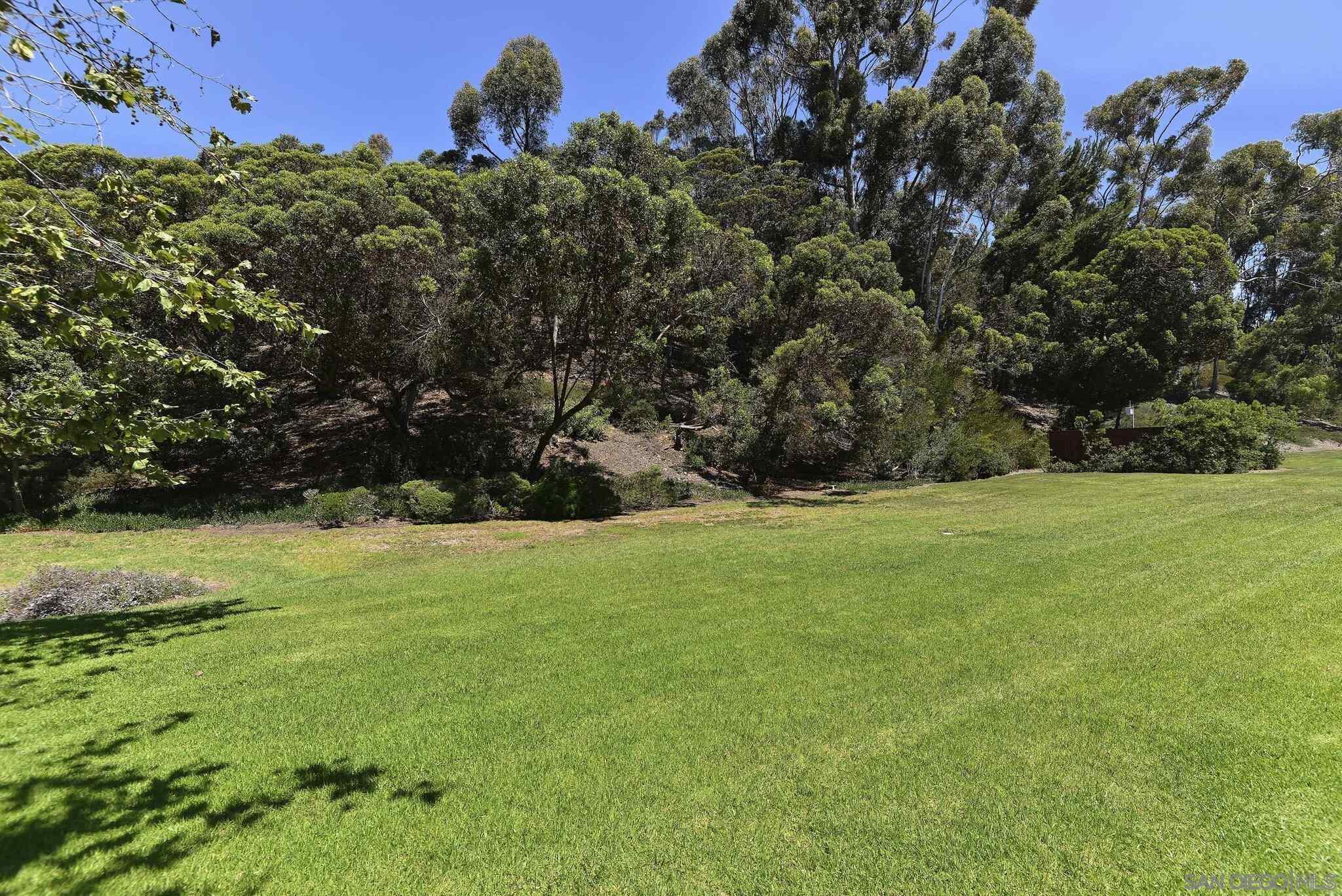 Detail Gallery Image 33 of 36 For 2585  Caminito Muirfield, La Jolla,  CA 92037 - 3 Beds | 2/1 Baths