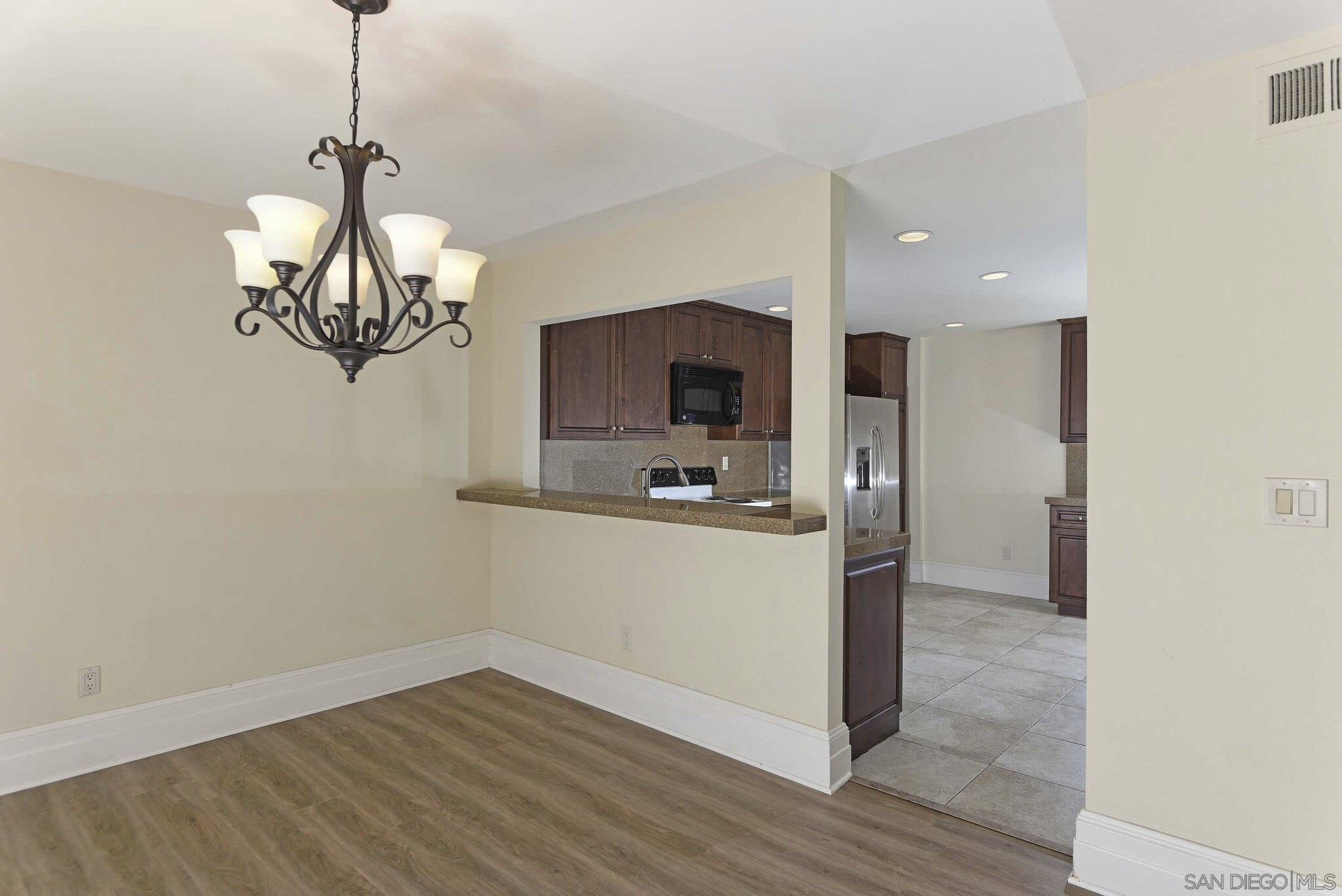 Detail Gallery Image 9 of 36 For 2585  Caminito Muirfield, La Jolla,  CA 92037 - 3 Beds | 2/1 Baths