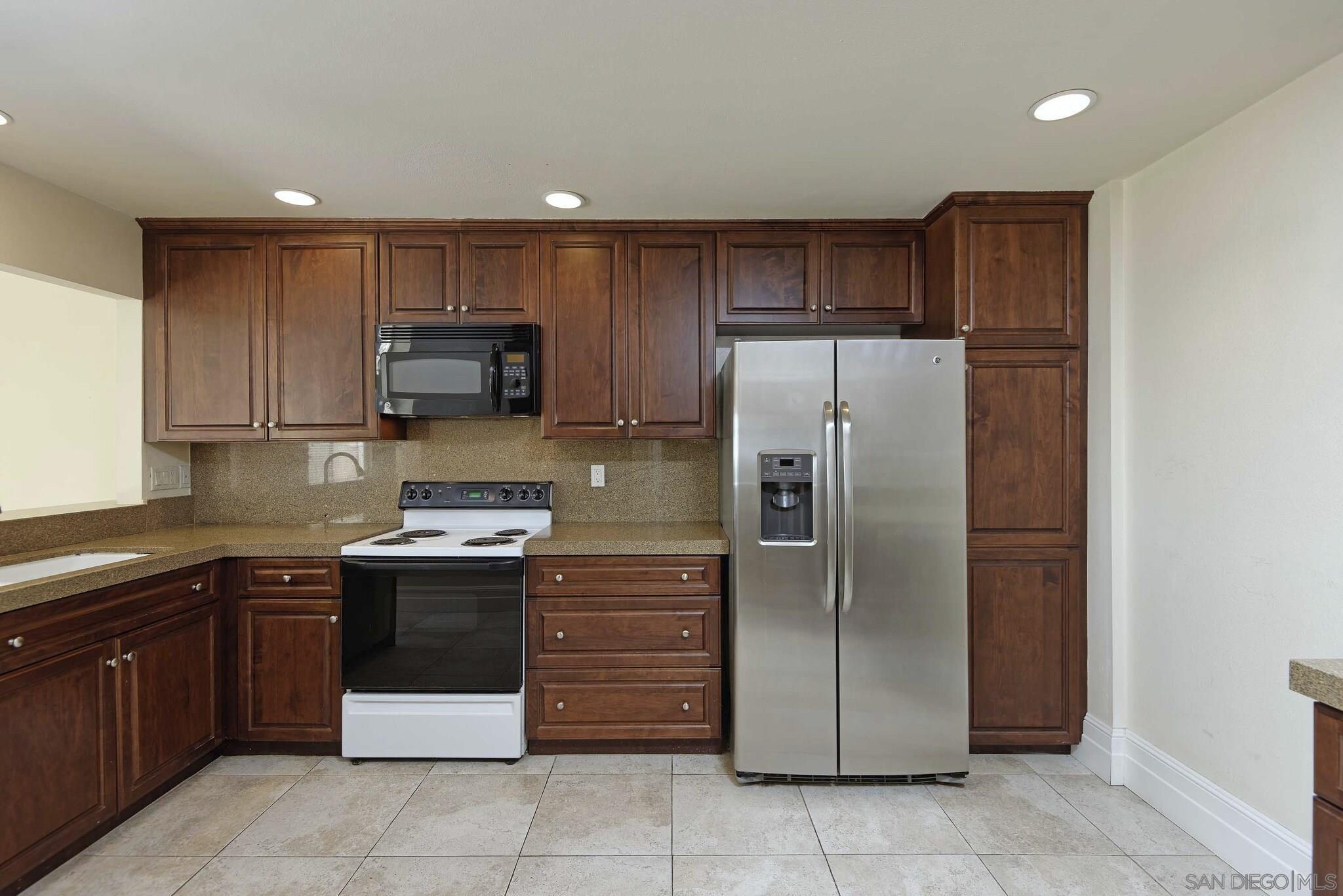 Detail Gallery Image 10 of 36 For 2585  Caminito Muirfield, La Jolla,  CA 92037 - 3 Beds | 2/1 Baths