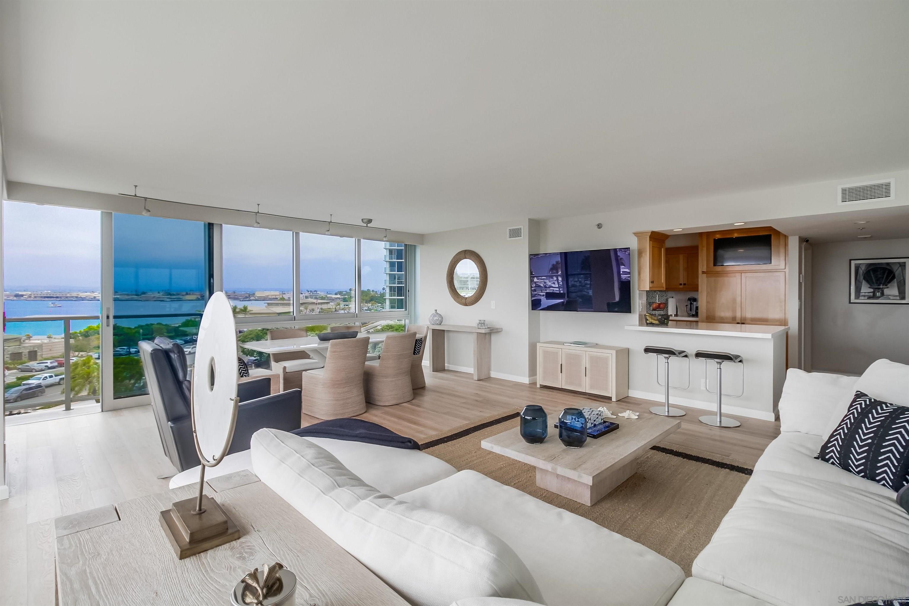 Detail Gallery Image 2 of 26 For Avenida Del Mundo, Coronado,  CA 92118 - 2 Beds | 2 Baths