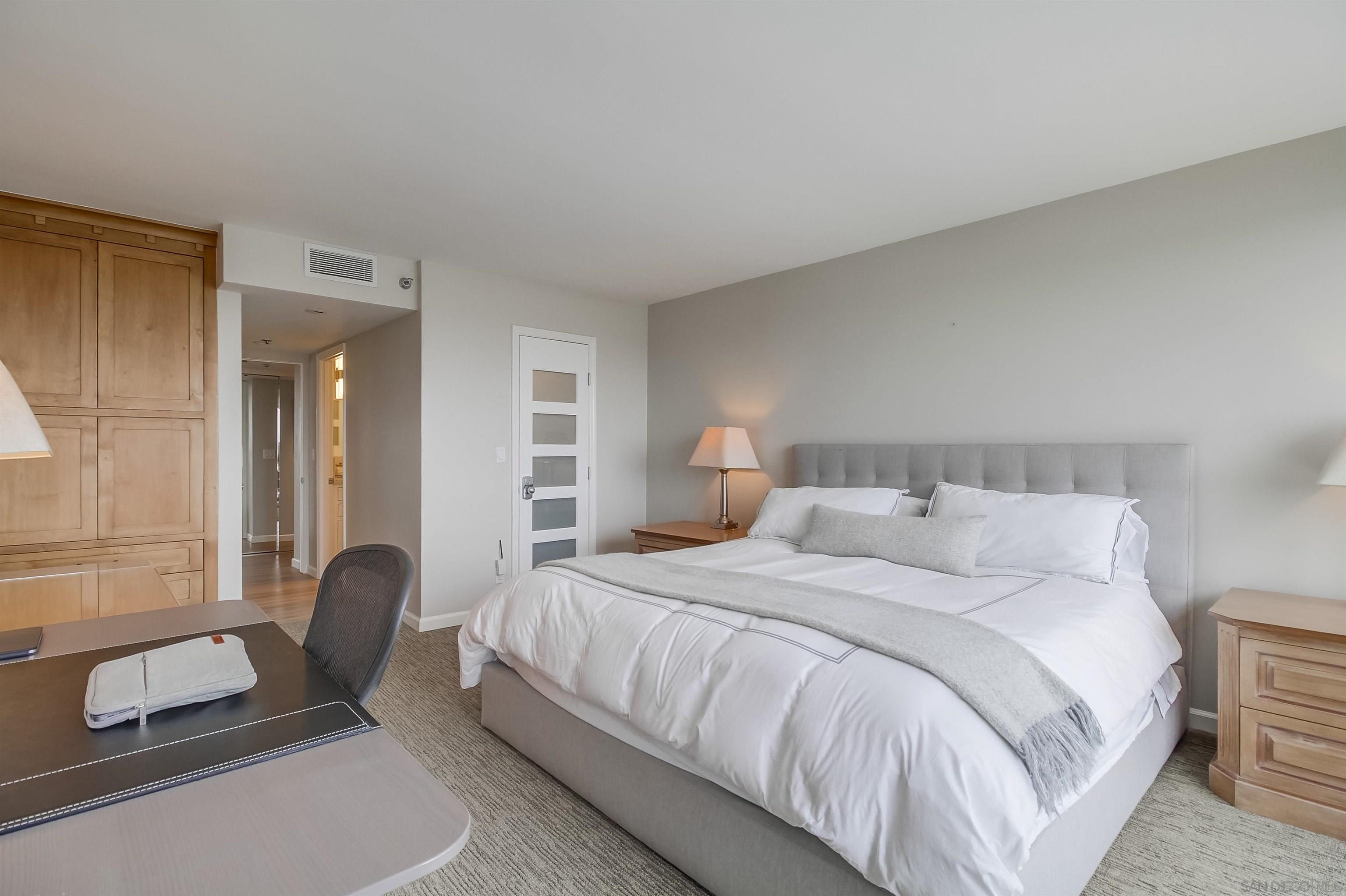 Detail Gallery Image 12 of 26 For Avenida Del Mundo, Coronado,  CA 92118 - 2 Beds | 2 Baths