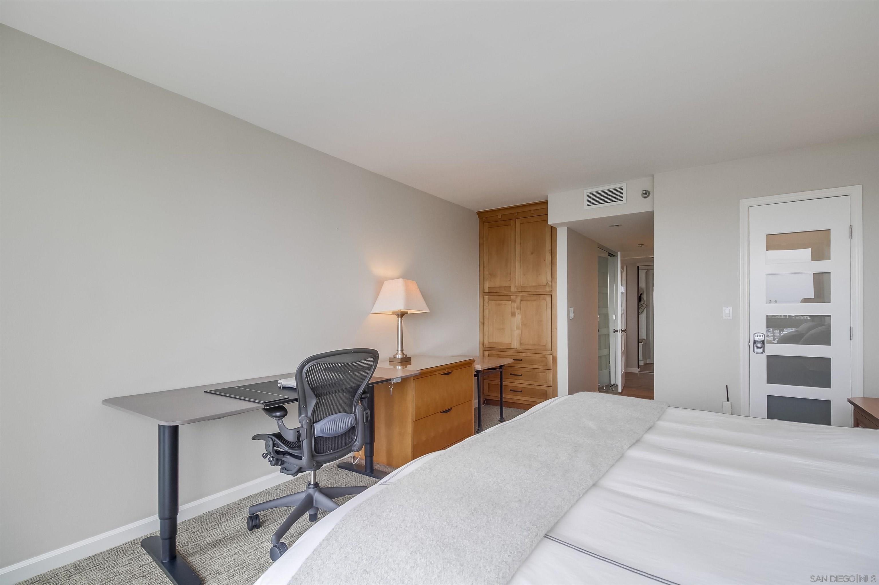 Detail Gallery Image 13 of 26 For Avenida Del Mundo, Coronado,  CA 92118 - 2 Beds | 2 Baths