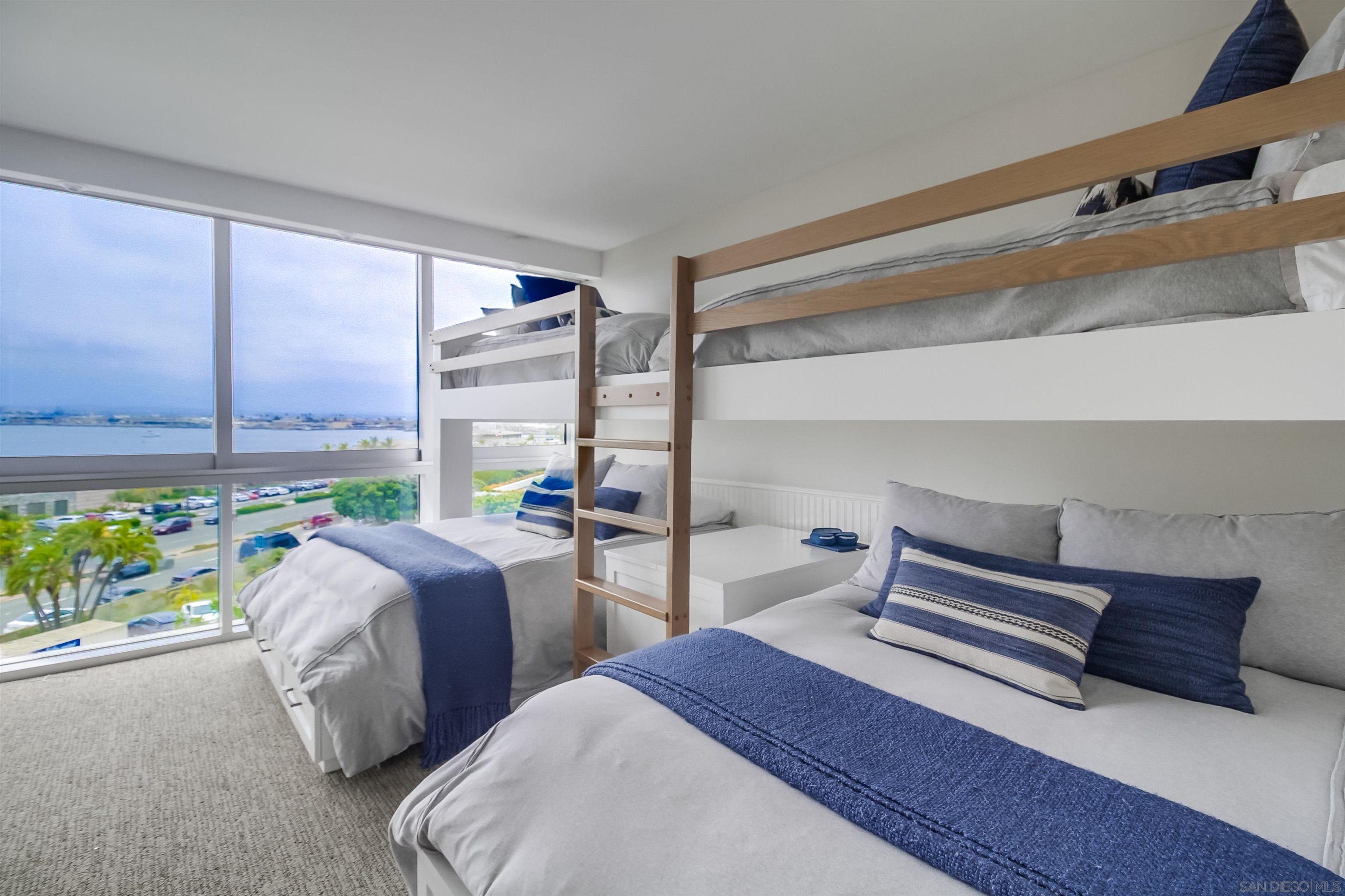 Detail Gallery Image 14 of 26 For Avenida Del Mundo, Coronado,  CA 92118 - 2 Beds | 2 Baths