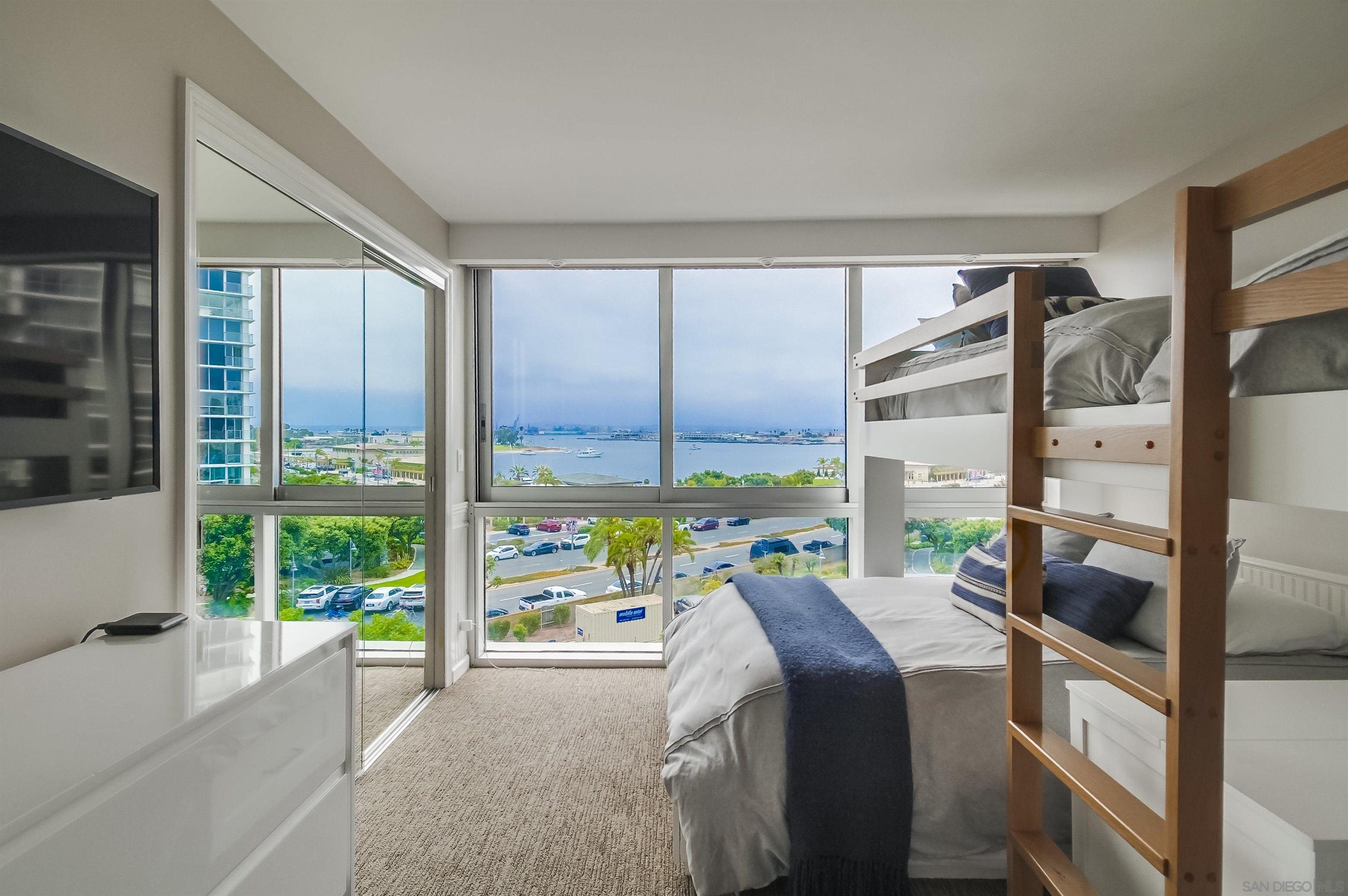 Detail Gallery Image 16 of 26 For Avenida Del Mundo, Coronado,  CA 92118 - 2 Beds | 2 Baths