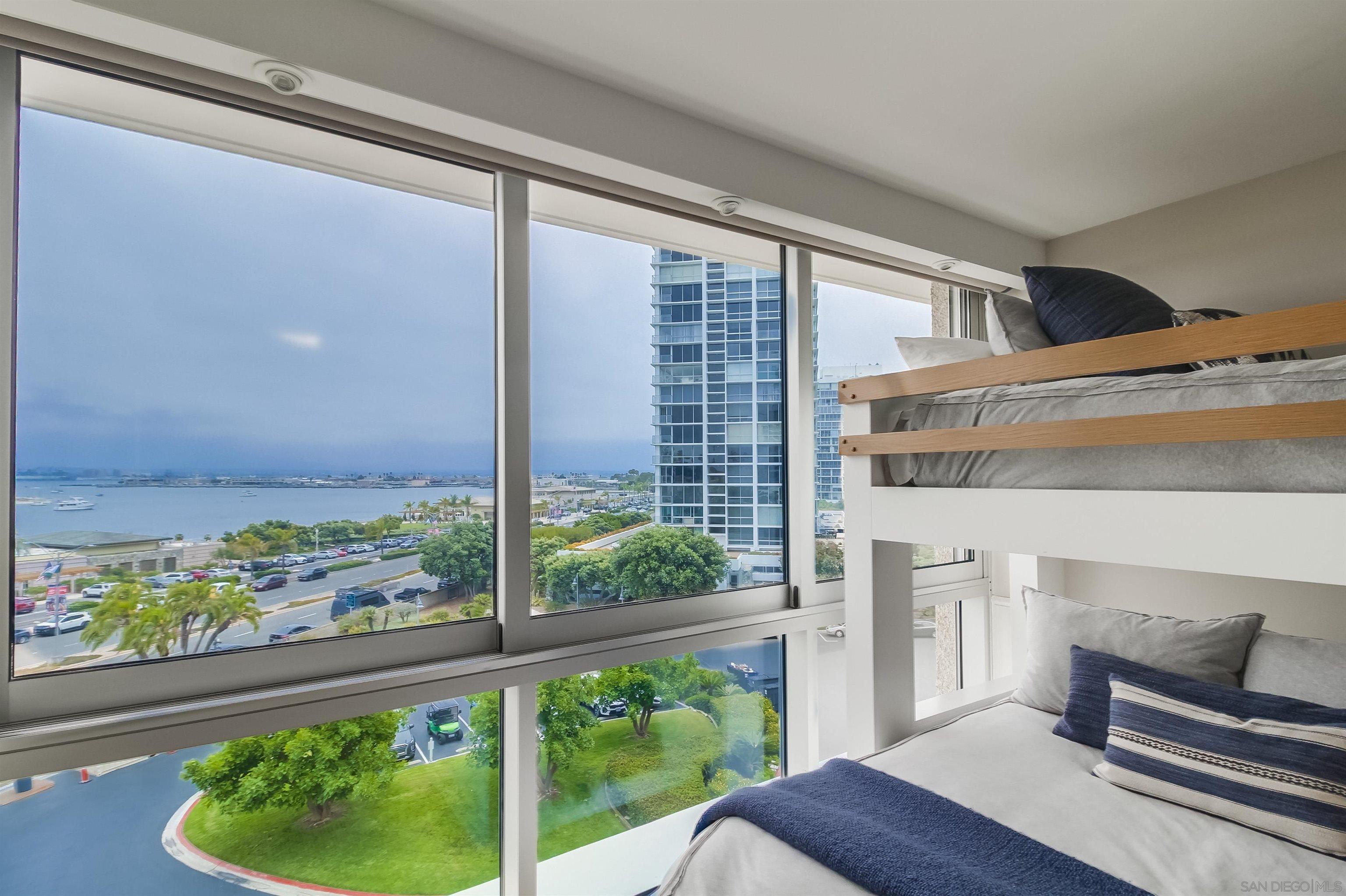 Detail Gallery Image 17 of 26 For Avenida Del Mundo, Coronado,  CA 92118 - 2 Beds | 2 Baths