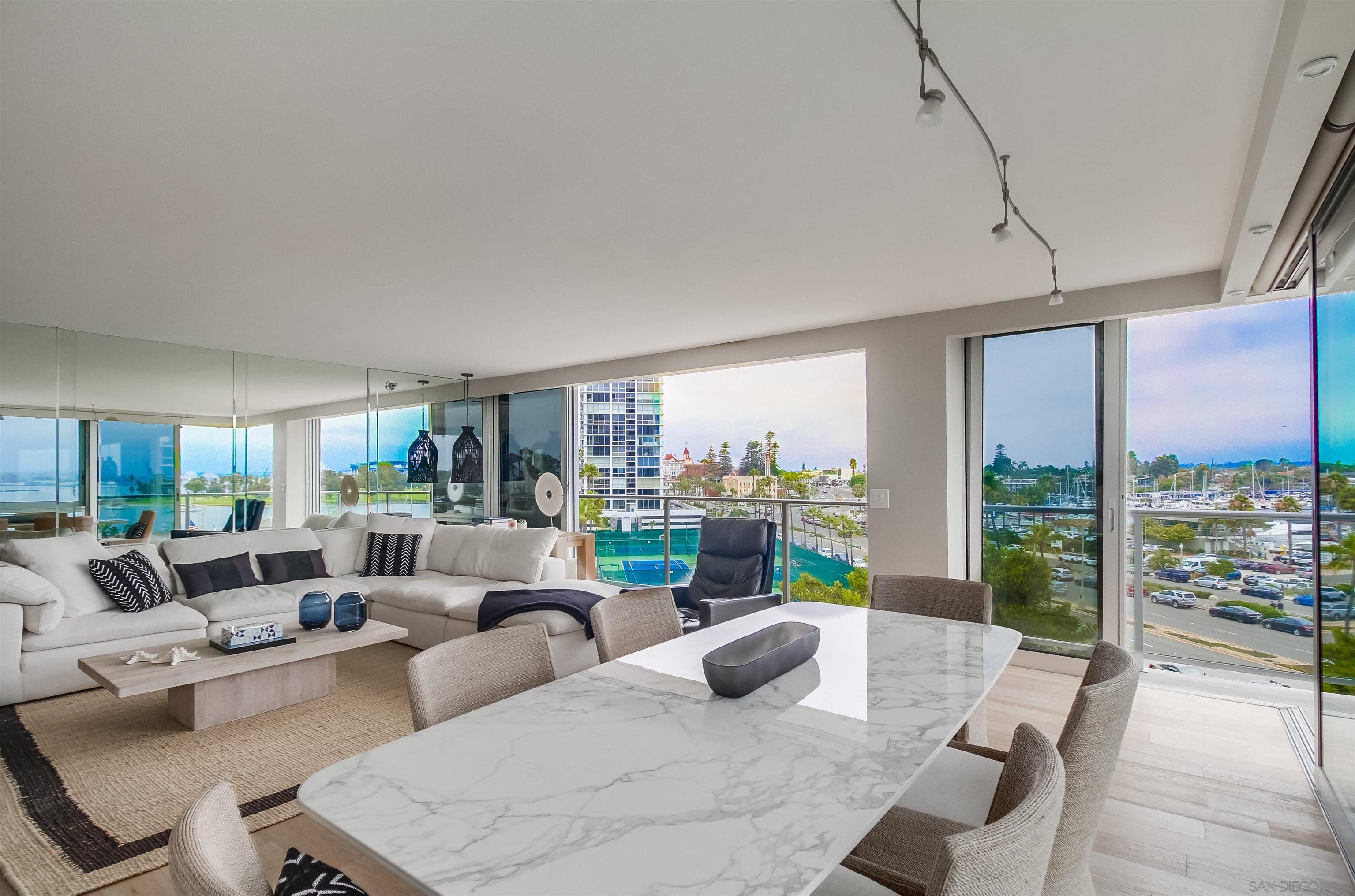 Detail Gallery Image 3 of 26 For Avenida Del Mundo, Coronado,  CA 92118 - 2 Beds | 2 Baths