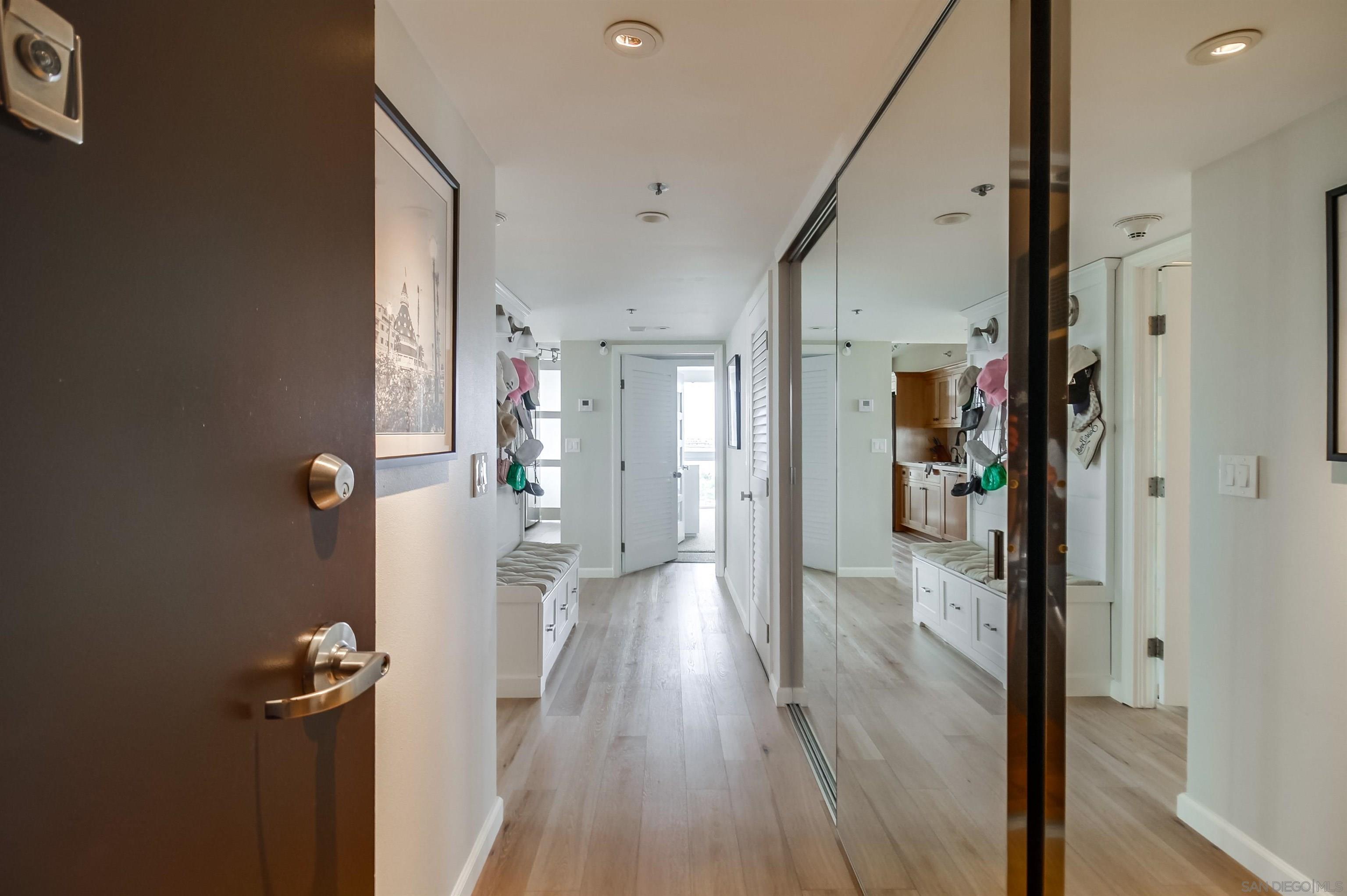 Detail Gallery Image 21 of 26 For Avenida Del Mundo, Coronado,  CA 92118 - 2 Beds | 2 Baths