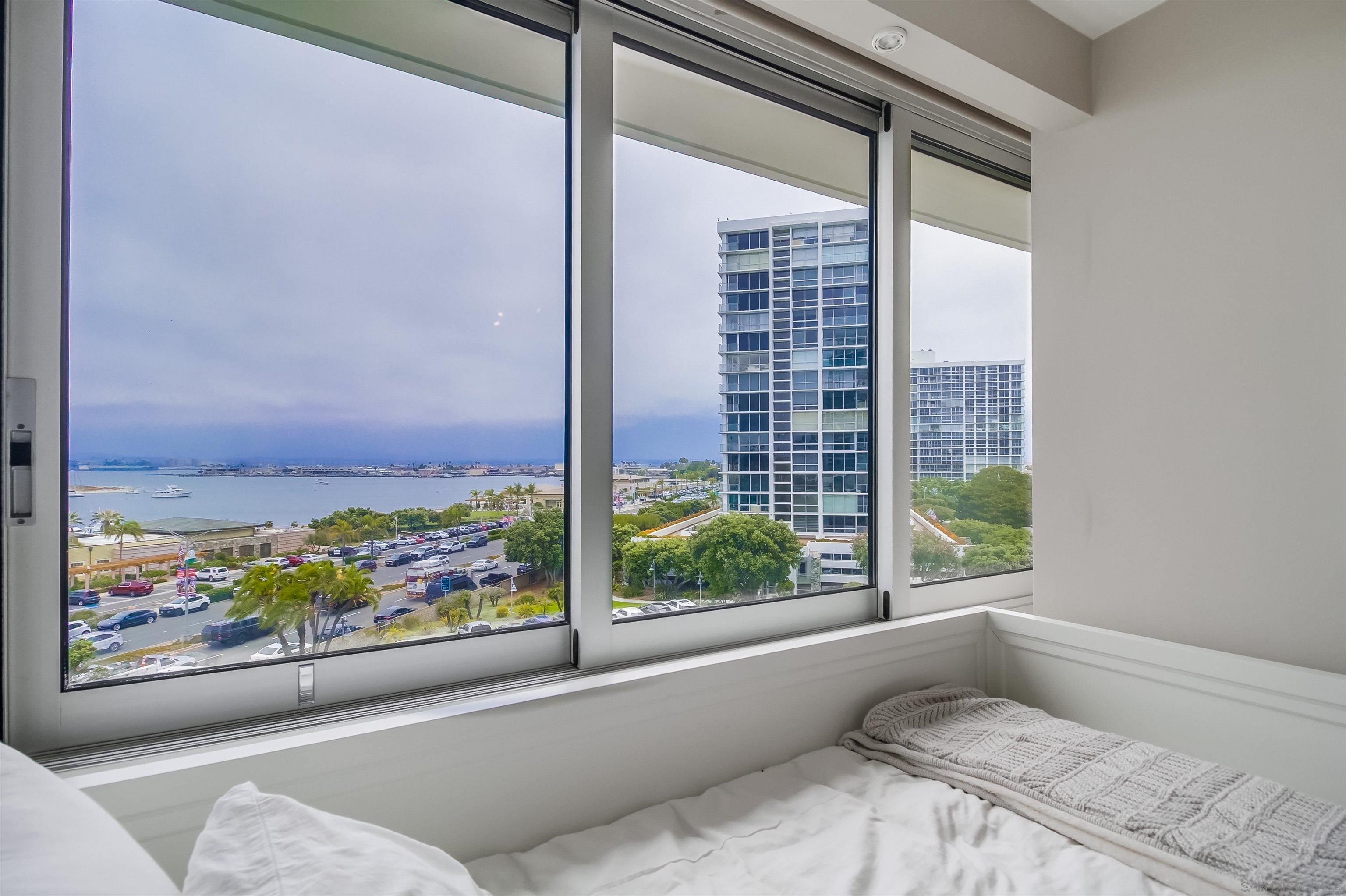 Detail Gallery Image 24 of 26 For Avenida Del Mundo, Coronado,  CA 92118 - 2 Beds | 2 Baths