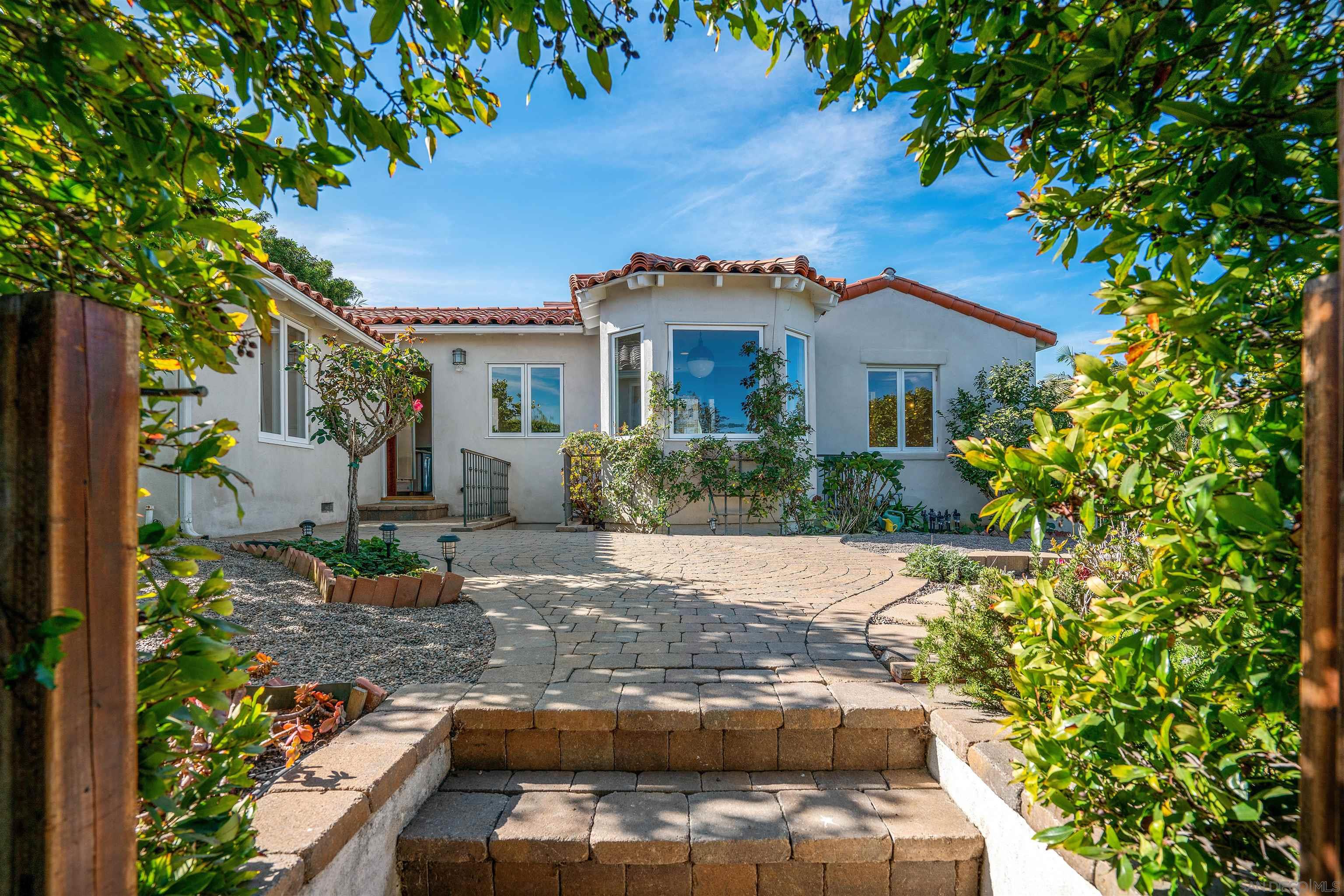 Detail Gallery Image 1 of 32 For 1865  Soledad Ave, La Jolla,  CA 92037 - 6 Beds | 3/2 Baths