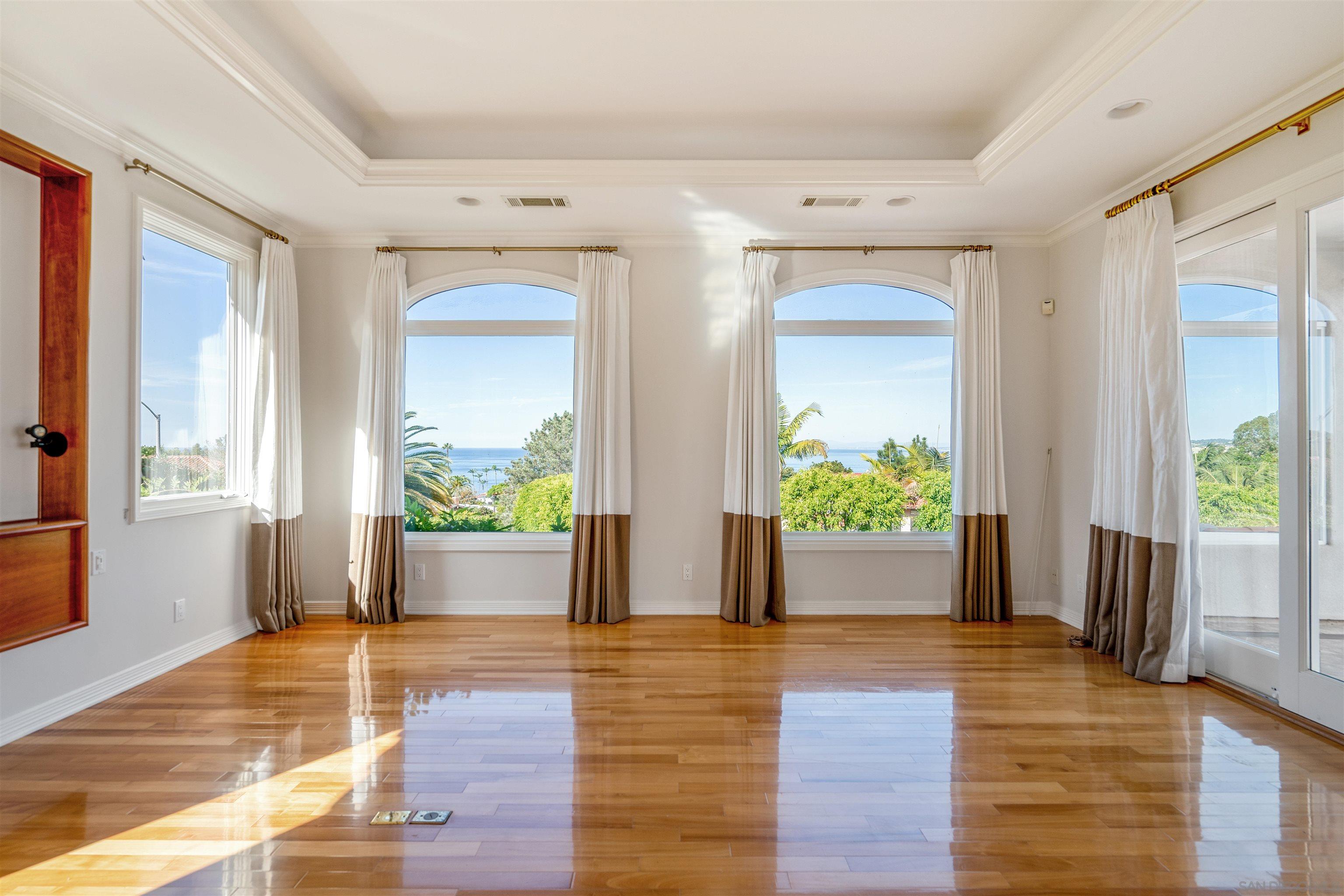 Detail Gallery Image 6 of 32 For 1865  Soledad Ave, La Jolla,  CA 92037 - 6 Beds | 3/2 Baths