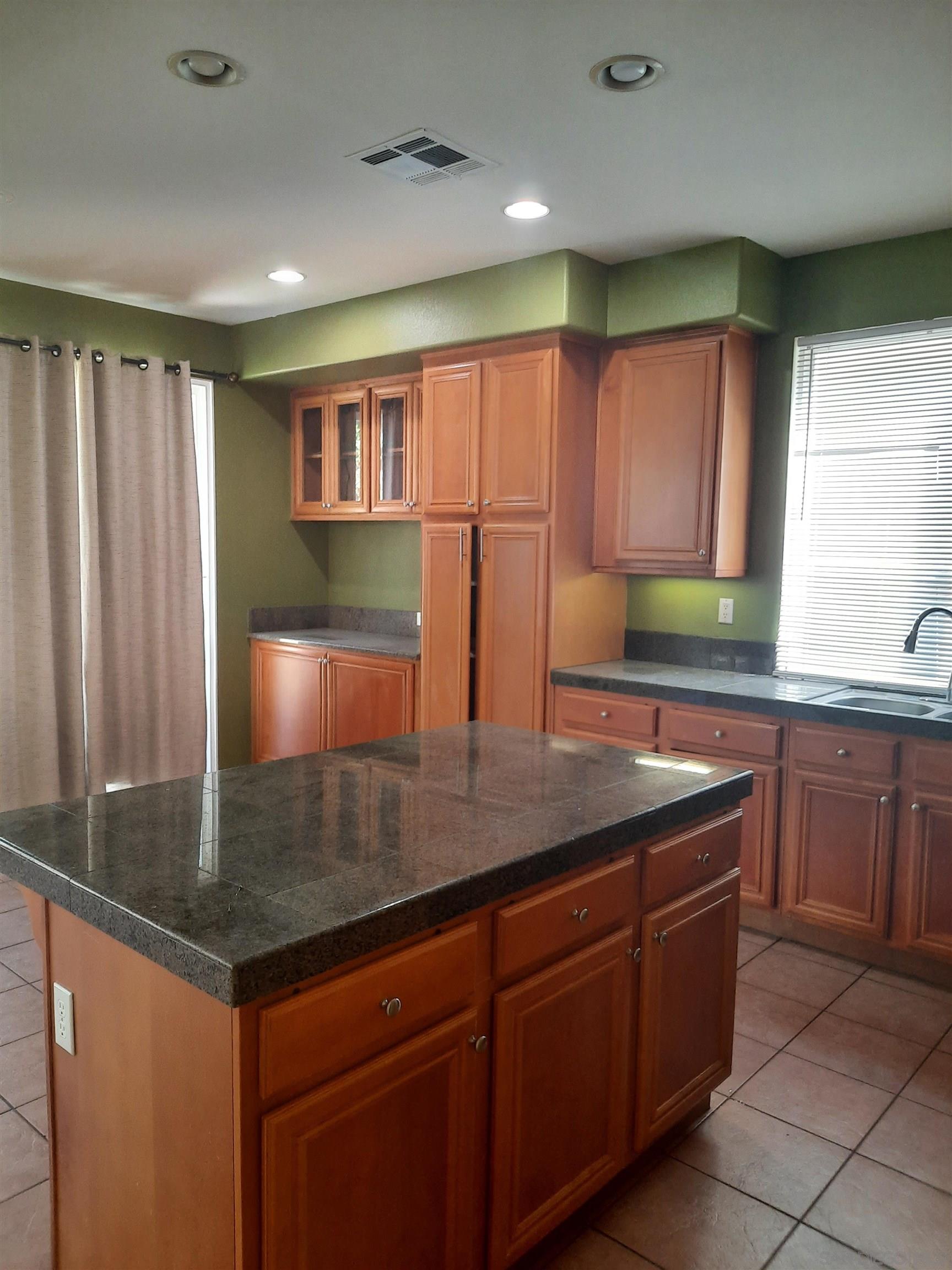 Detail Gallery Image 3 of 38 For 4641  Partow Wy, Oceanside,  CA 92057 - 5 Beds | 3/1 Baths