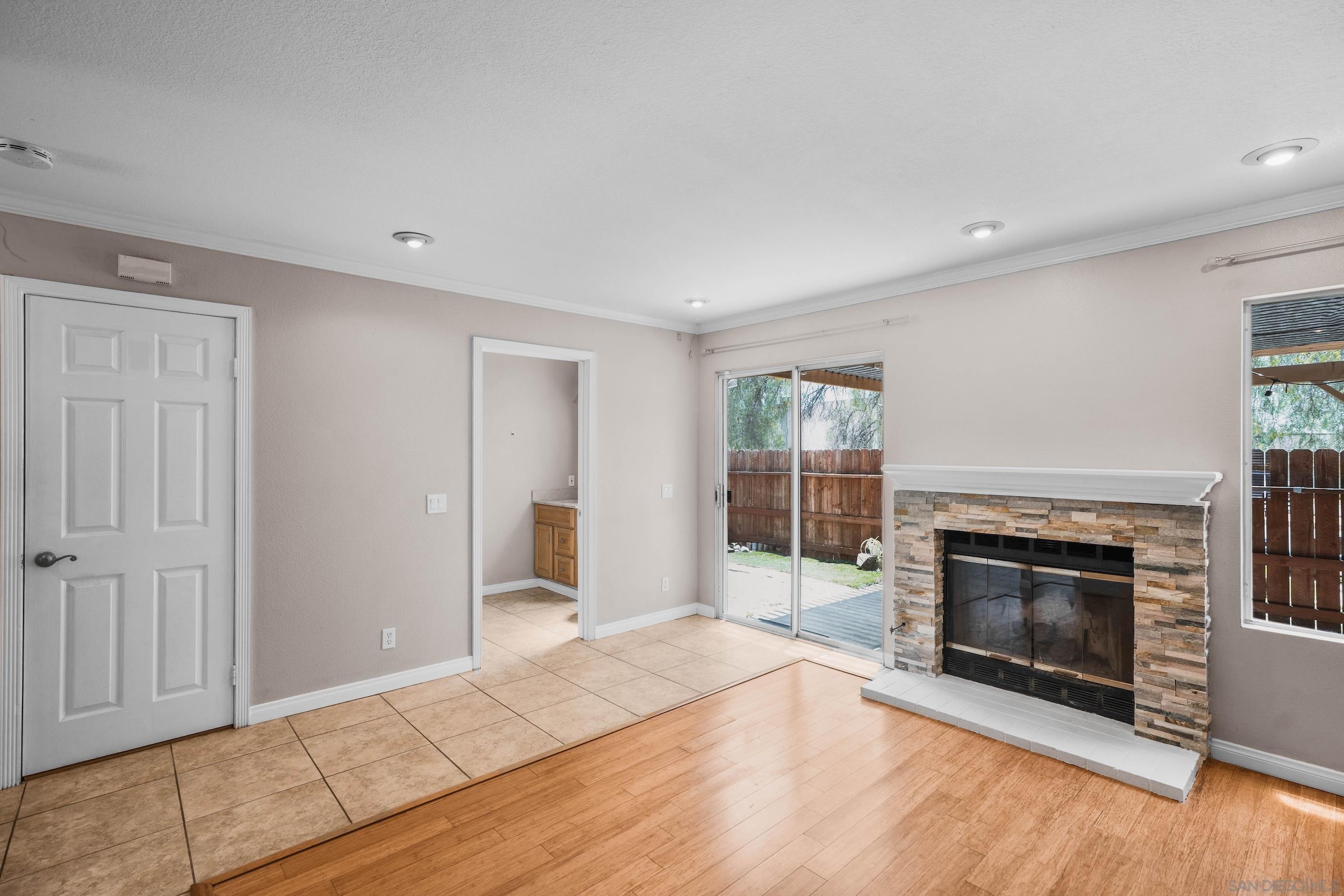 Front Image Thumbnail for SD250034096