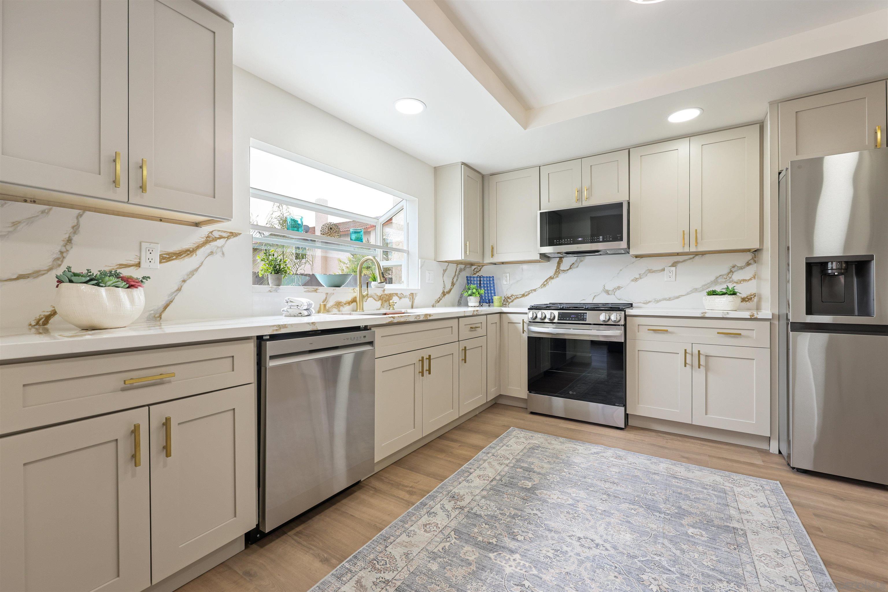 Front Image Thumbnail for SD250034198