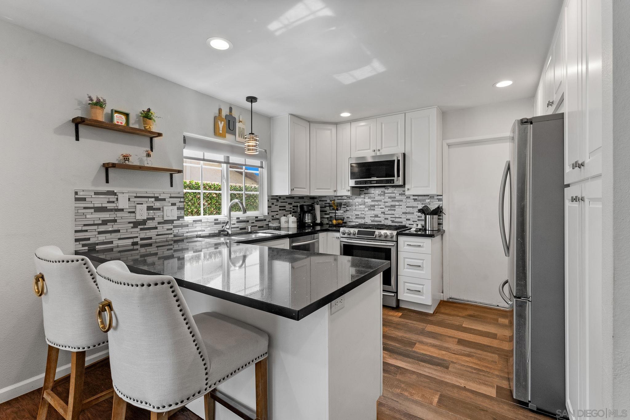 Front Image Thumbnail for SD250034200