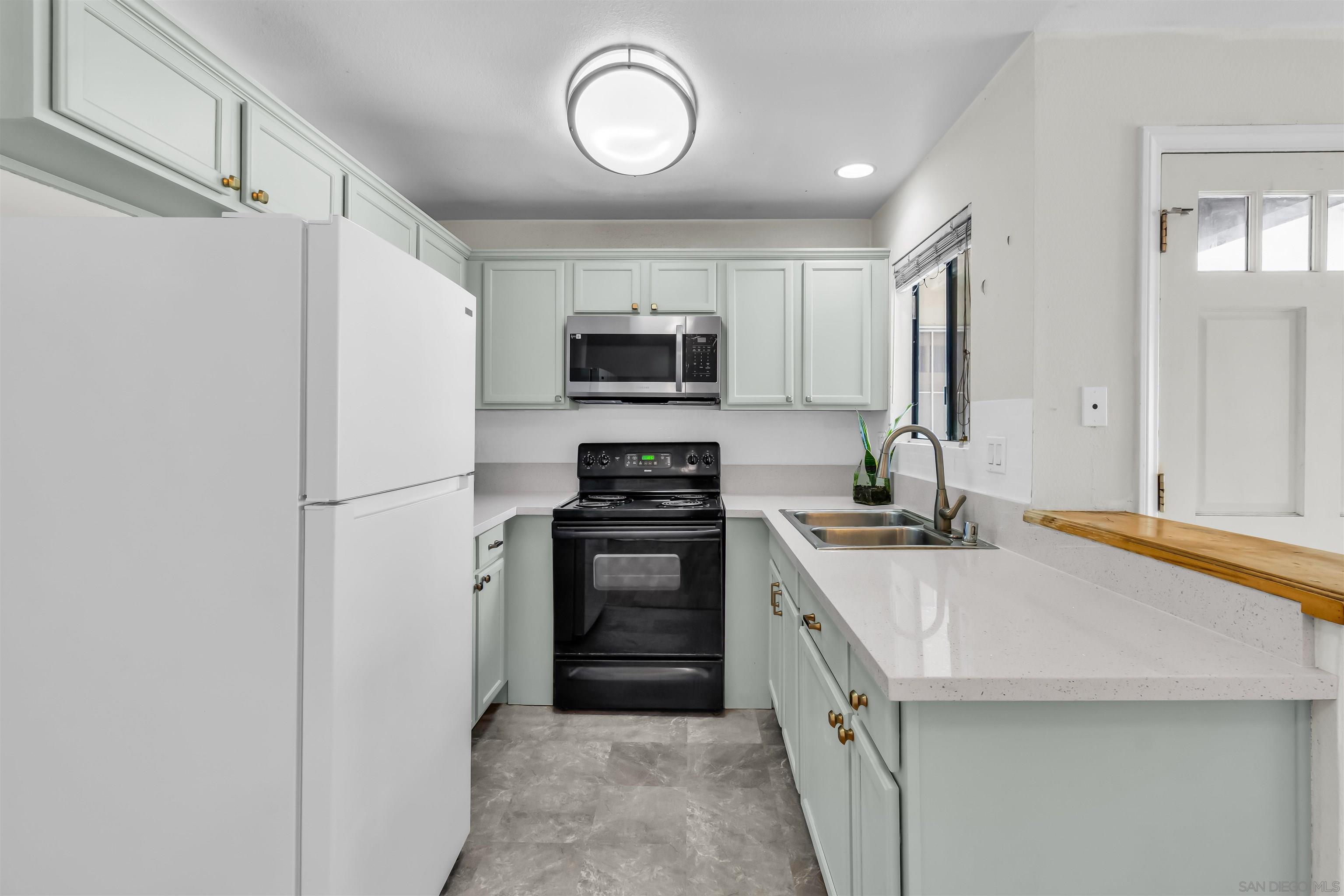 Front Image Thumbnail for SD250034238