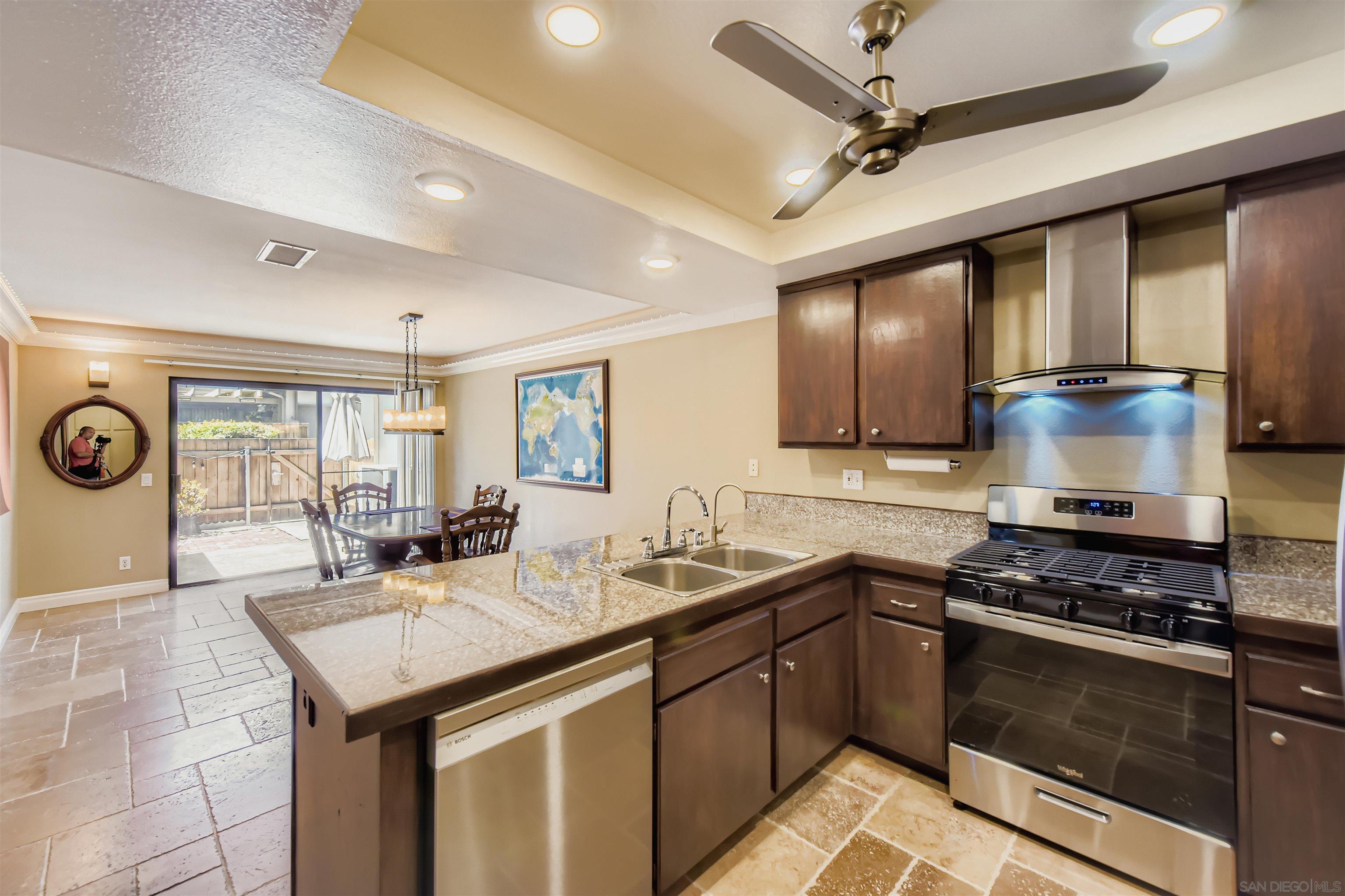 Detail Gallery Image 9 of 37 For 10165  Gayuba Lane, San Diego,  CA 92124 - 4 Beds | 3 Baths