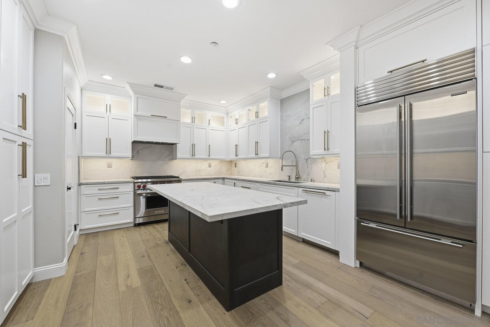 Front Image Thumbnail for SD250034378