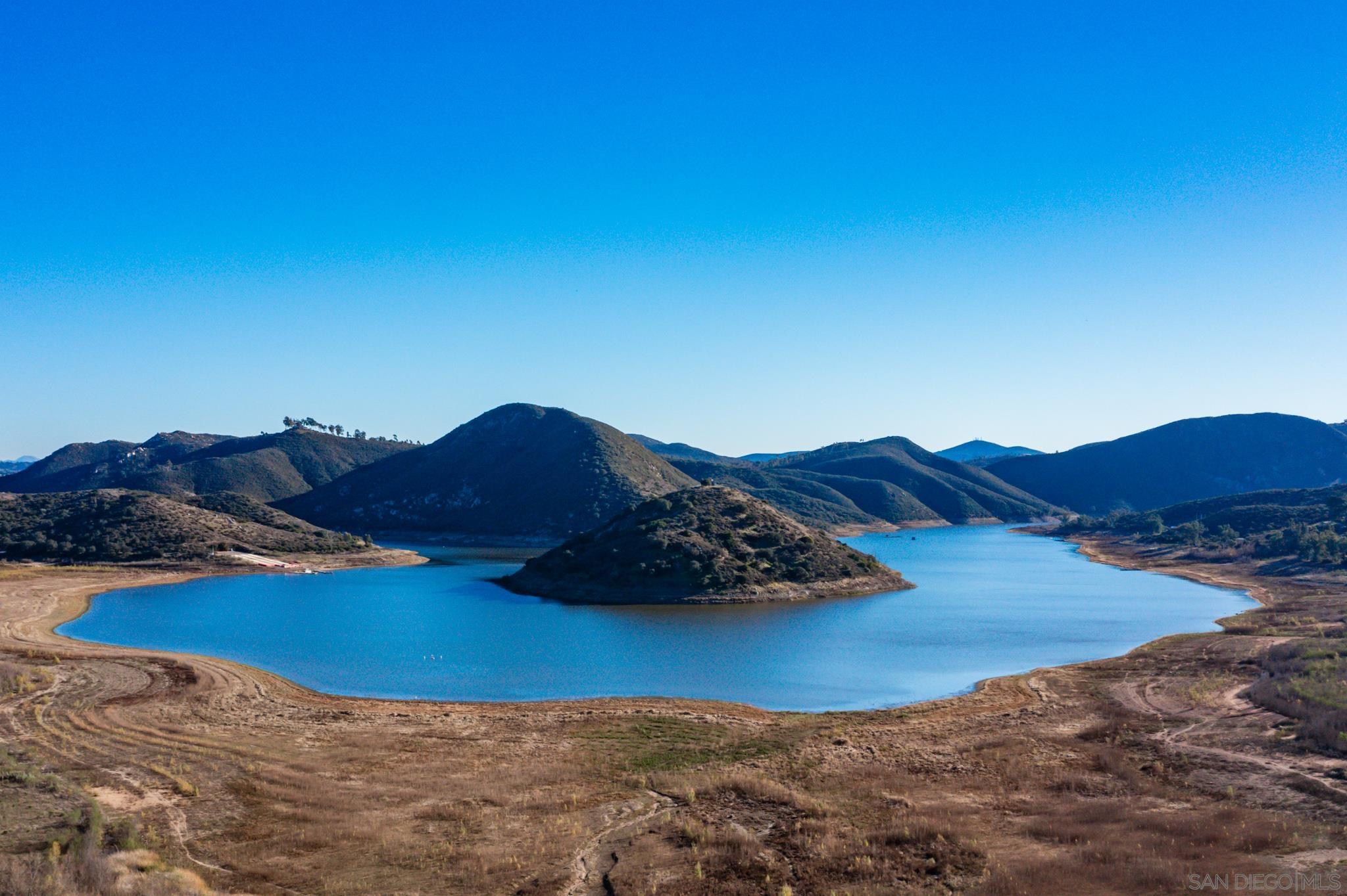 Detail Gallery Image 2 of 28 For 20227  Ash Ln, Escondido,  CA 92029 - 3 Beds | 3 Baths
