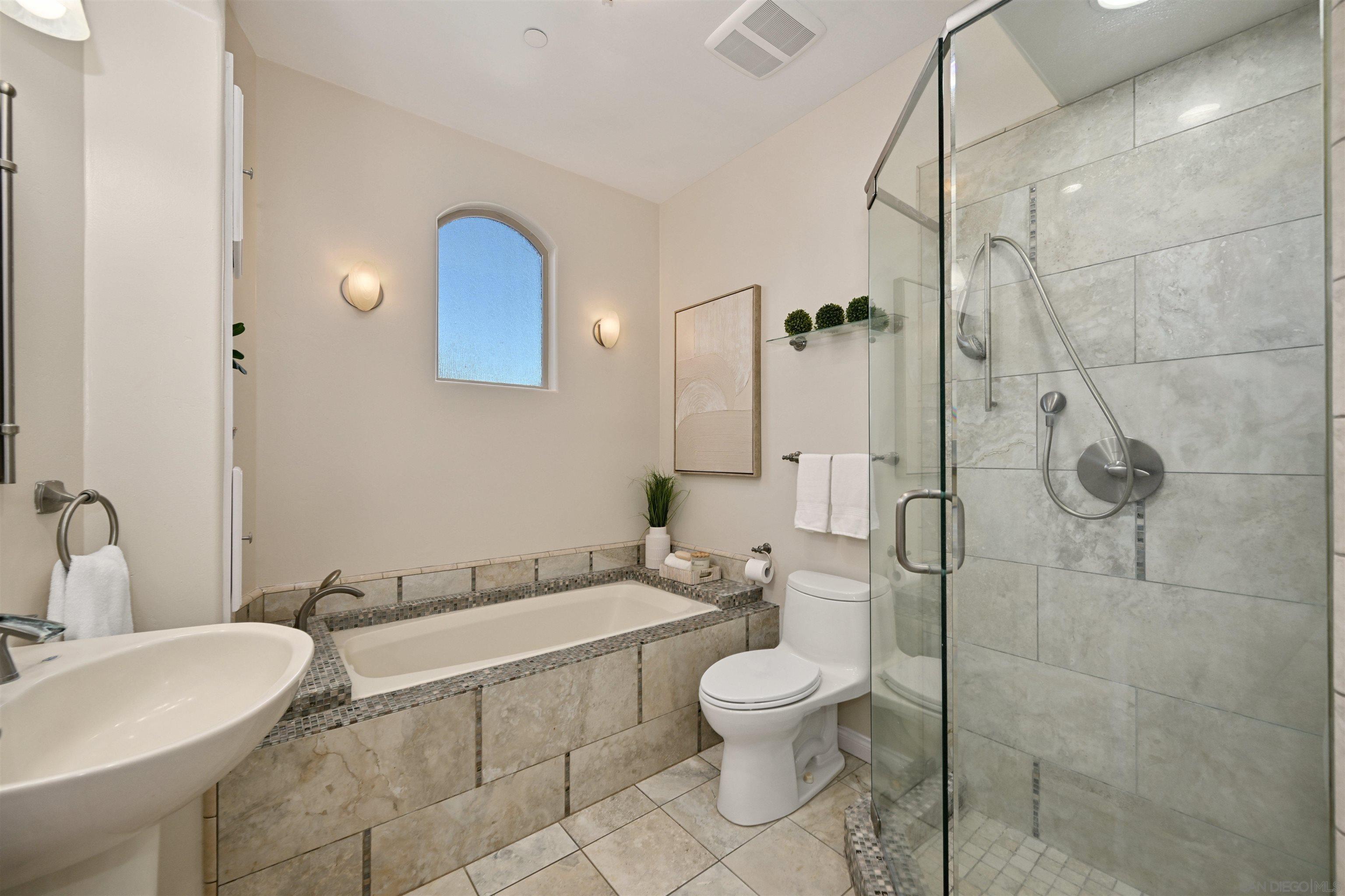 Detail Gallery Image 13 of 28 For 20227  Ash Ln, Escondido,  CA 92029 - 3 Beds | 3 Baths