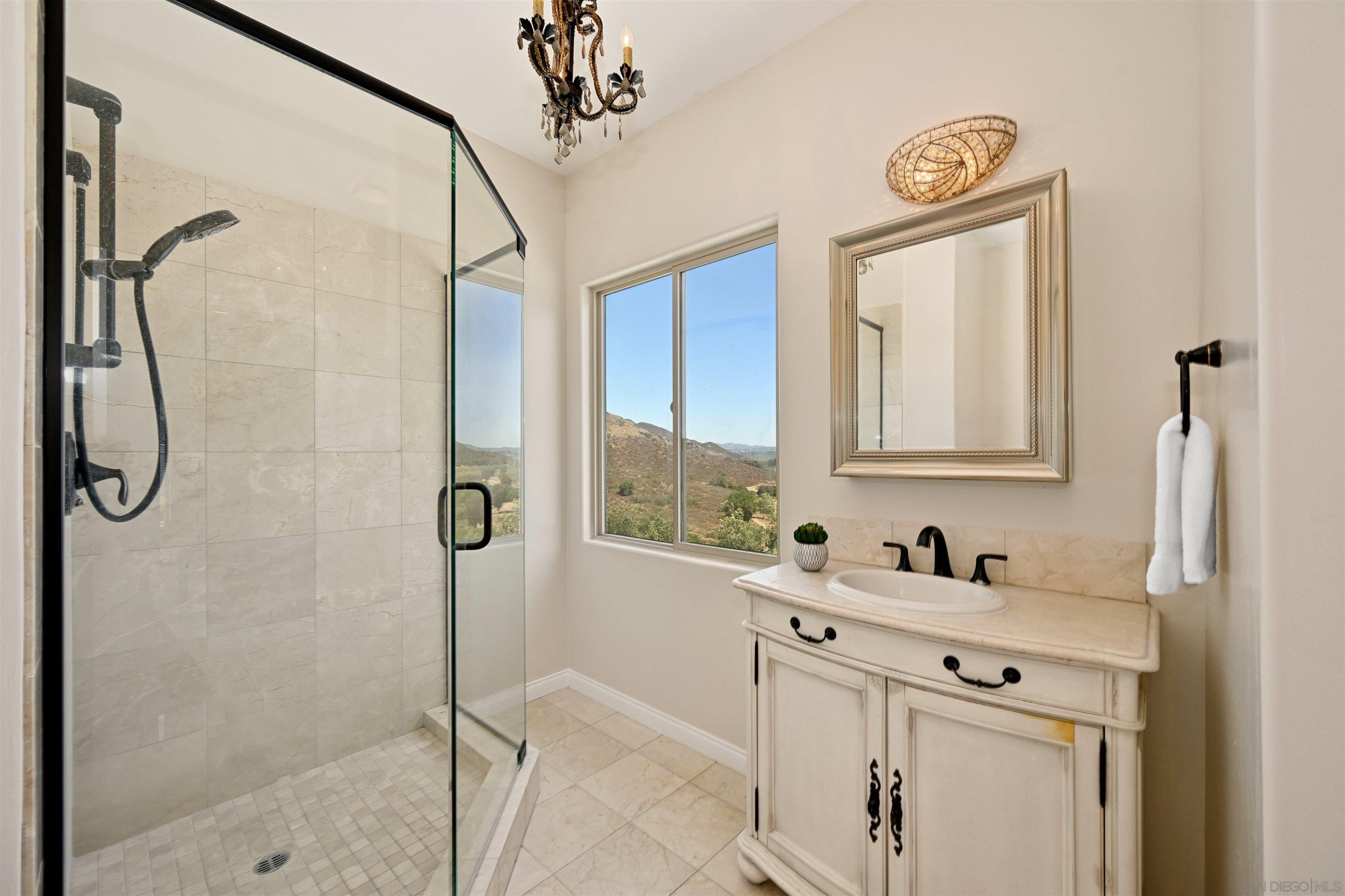 Detail Gallery Image 18 of 28 For 20227  Ash Ln, Escondido,  CA 92029 - 3 Beds | 3 Baths