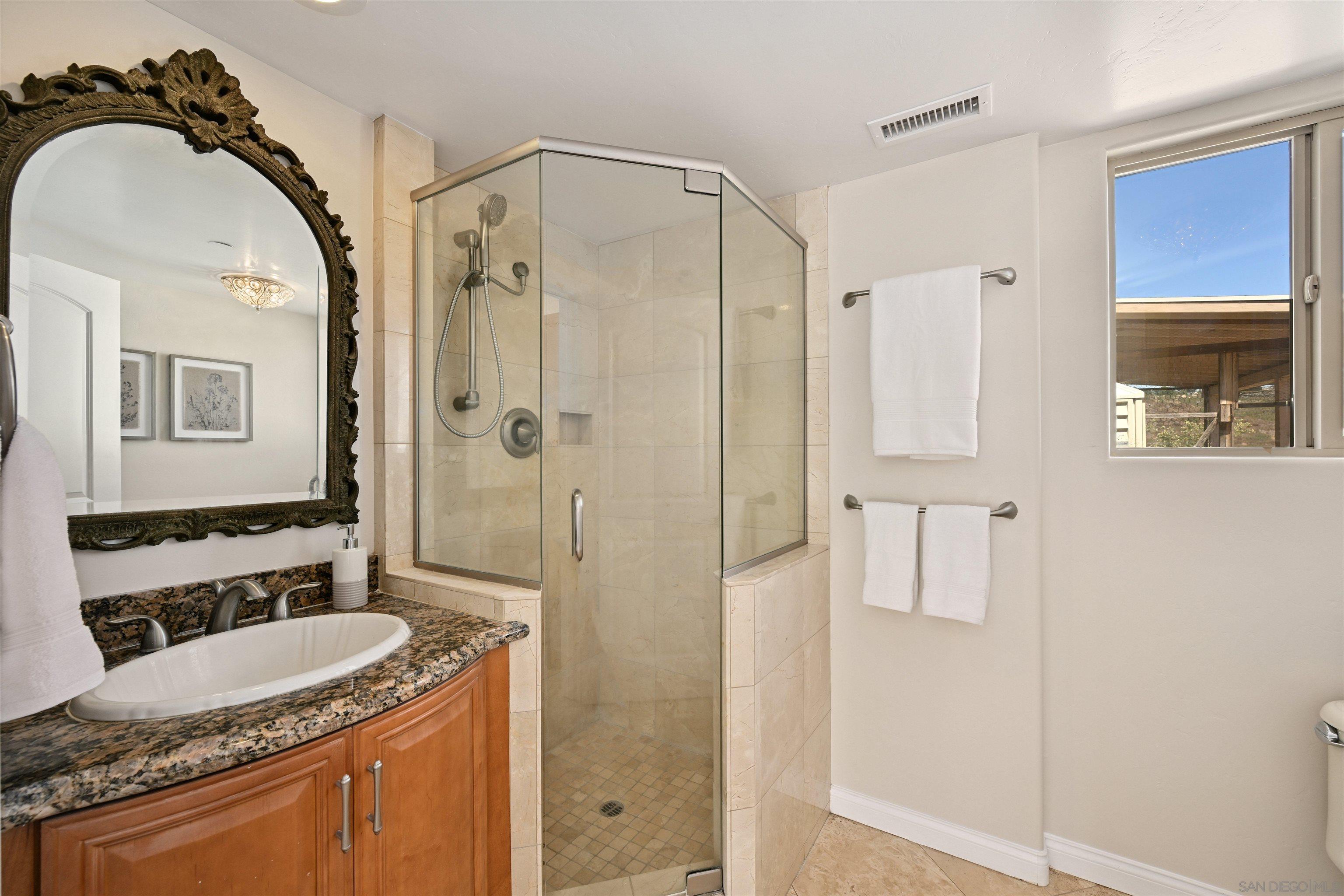 Detail Gallery Image 19 of 28 For 20227  Ash Ln, Escondido,  CA 92029 - 3 Beds | 3 Baths