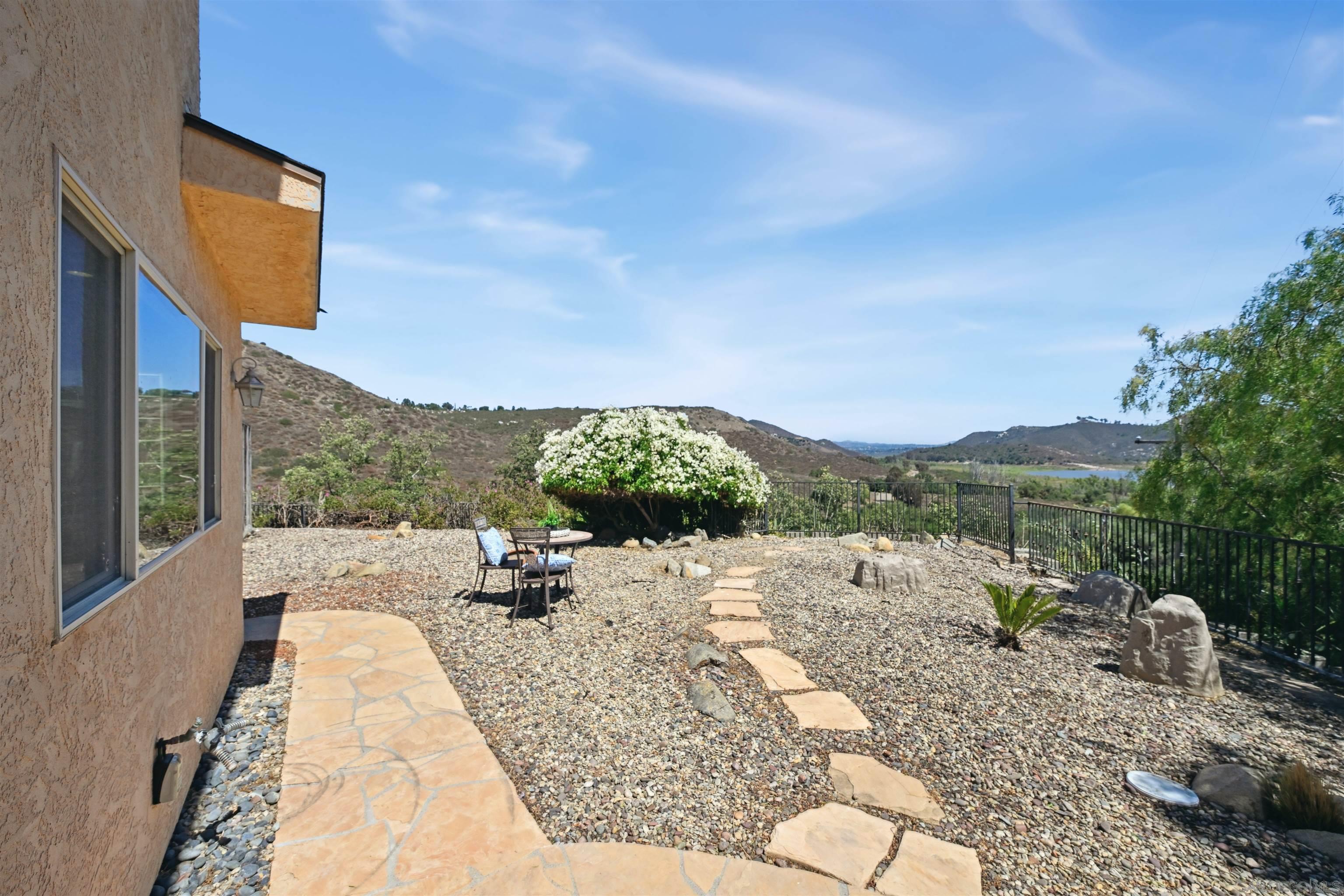 Detail Gallery Image 21 of 28 For 20227  Ash Ln, Escondido,  CA 92029 - 3 Beds | 3 Baths