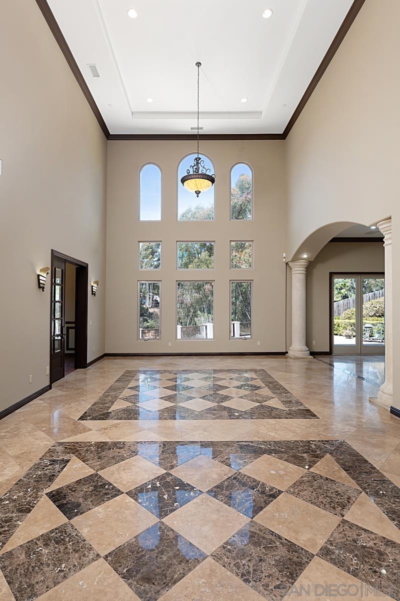 Detail Gallery Image 8 of 42 For 3745  Vista Pointe, Bonita,  CA 91902 - 6 Beds | 5/1 Baths