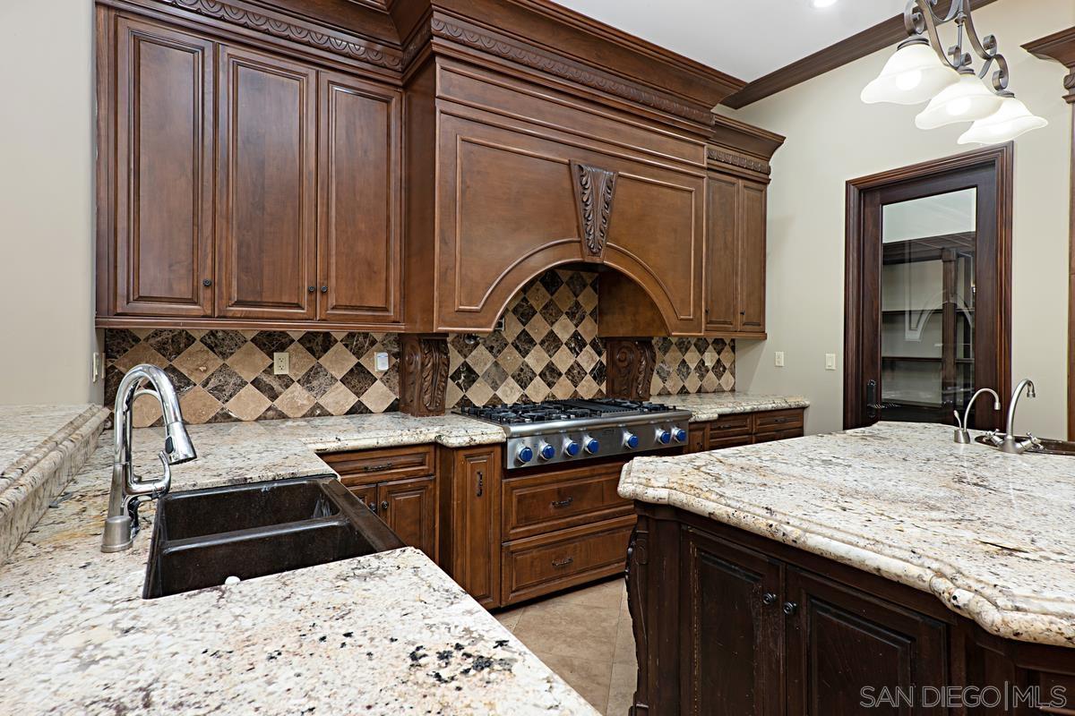 Detail Gallery Image 18 of 42 For 3745  Vista Pointe, Bonita,  CA 91902 - 6 Beds | 5/1 Baths